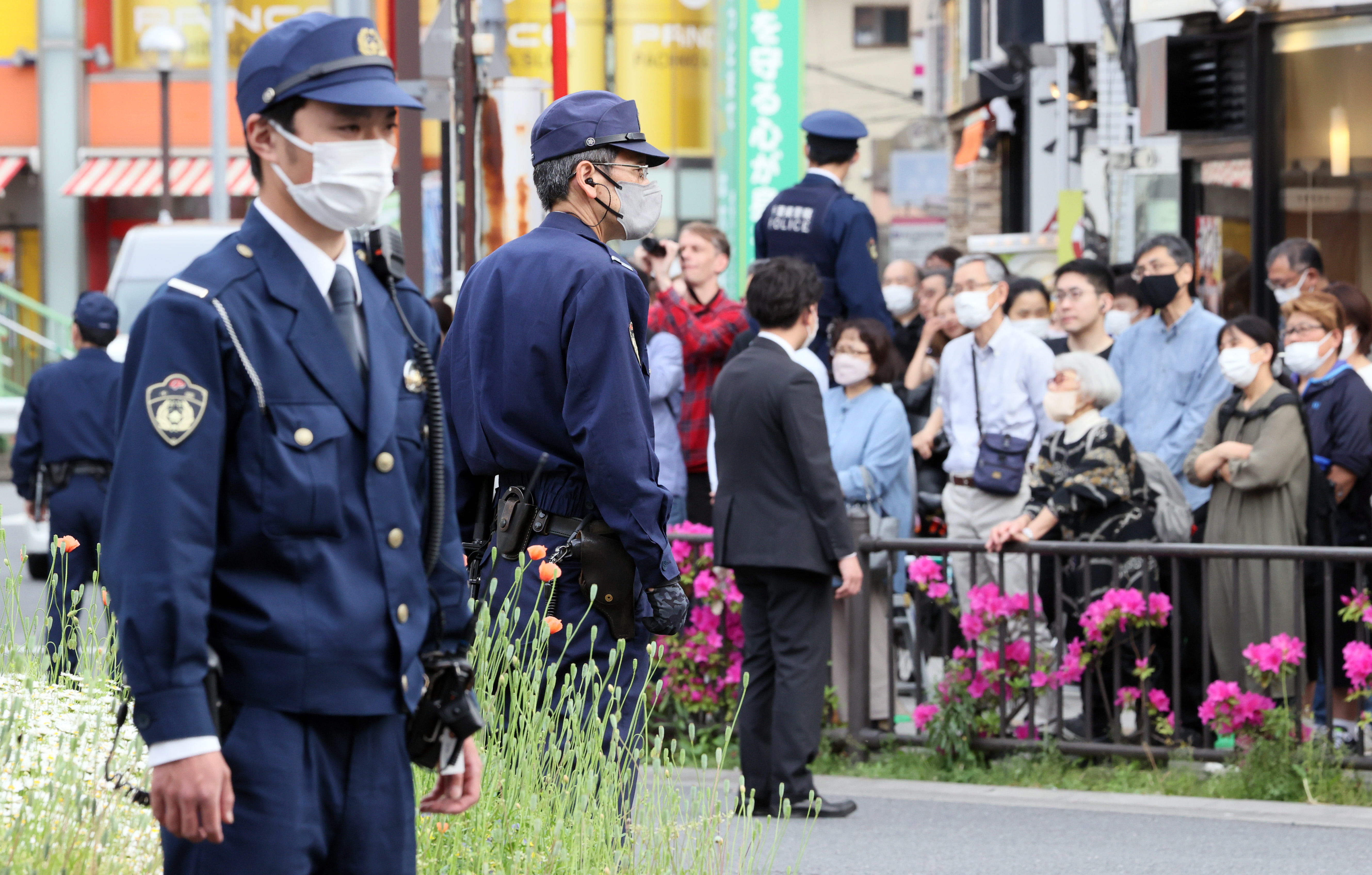 爆発物事件後の選挙遊説 金属探知機、警察犬も投入 - 産経ニュース