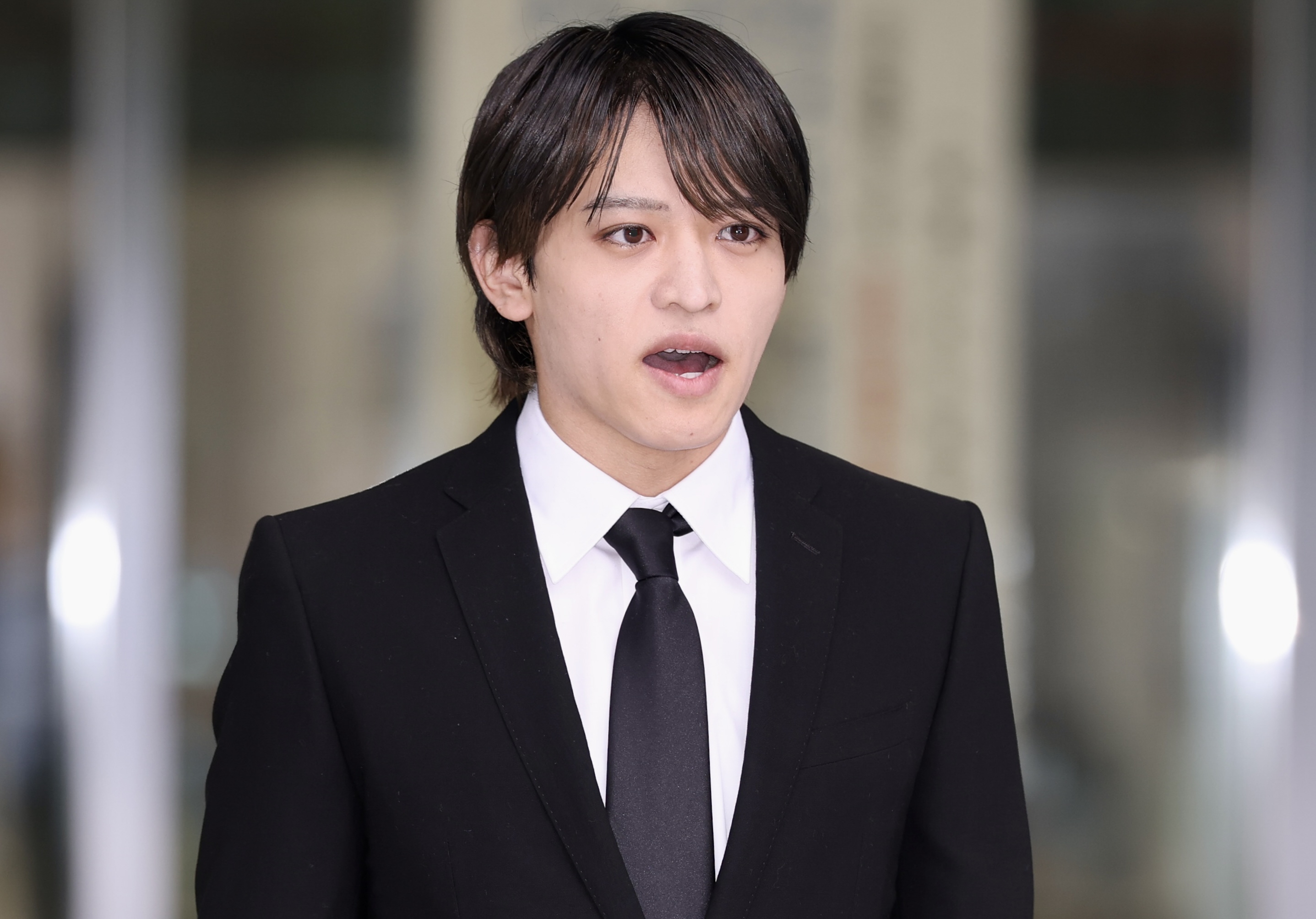 猪俣周杜、逮捕と別の「重大な契約違反」で解雇 timeleszメンバー涙の