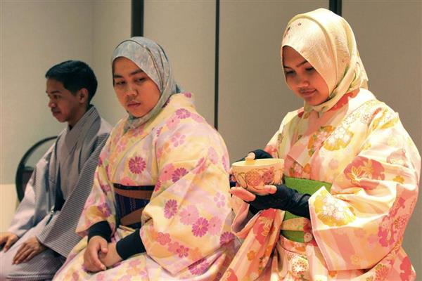 着物を「ヒジャブ」に再利用、ムスリムの人たちに「和の心」を 奈良でレンタル開始（1/2ページ） 産経ニュース