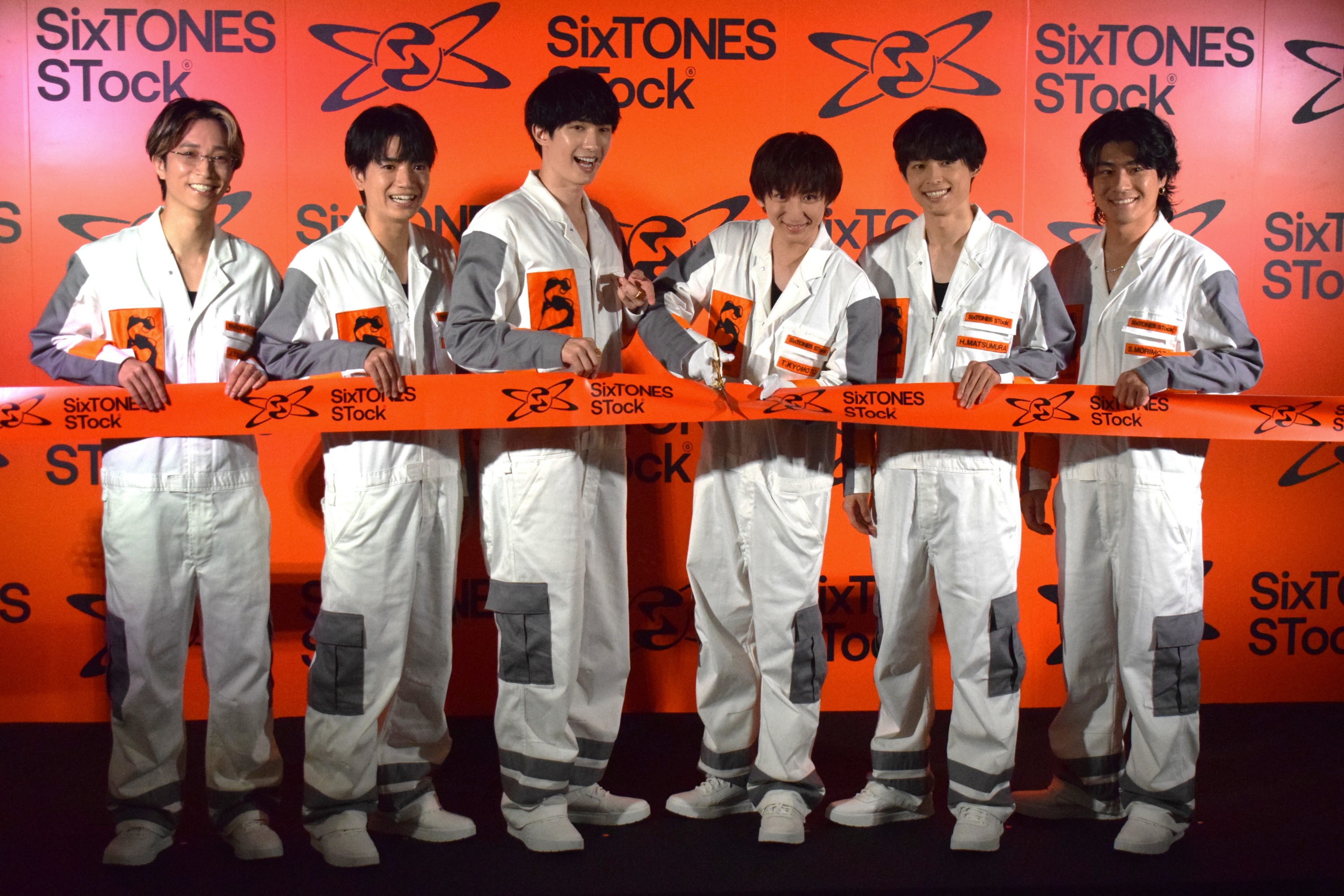 SixTONES フォト SixTONES、初展覧会開幕 ジェシー「嵐の皆さん待っています！」 - サンスポ