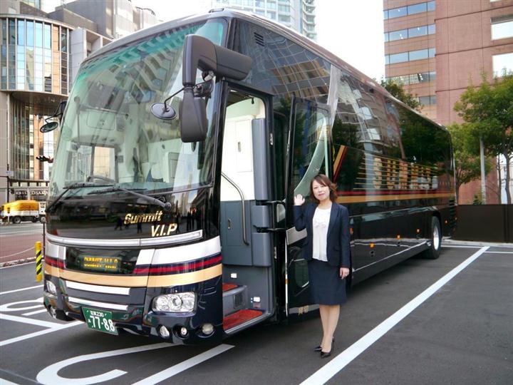たった１０席 の豪華観光バスは人気上々 ツアー売り切れ キャンセル待ちも イザ