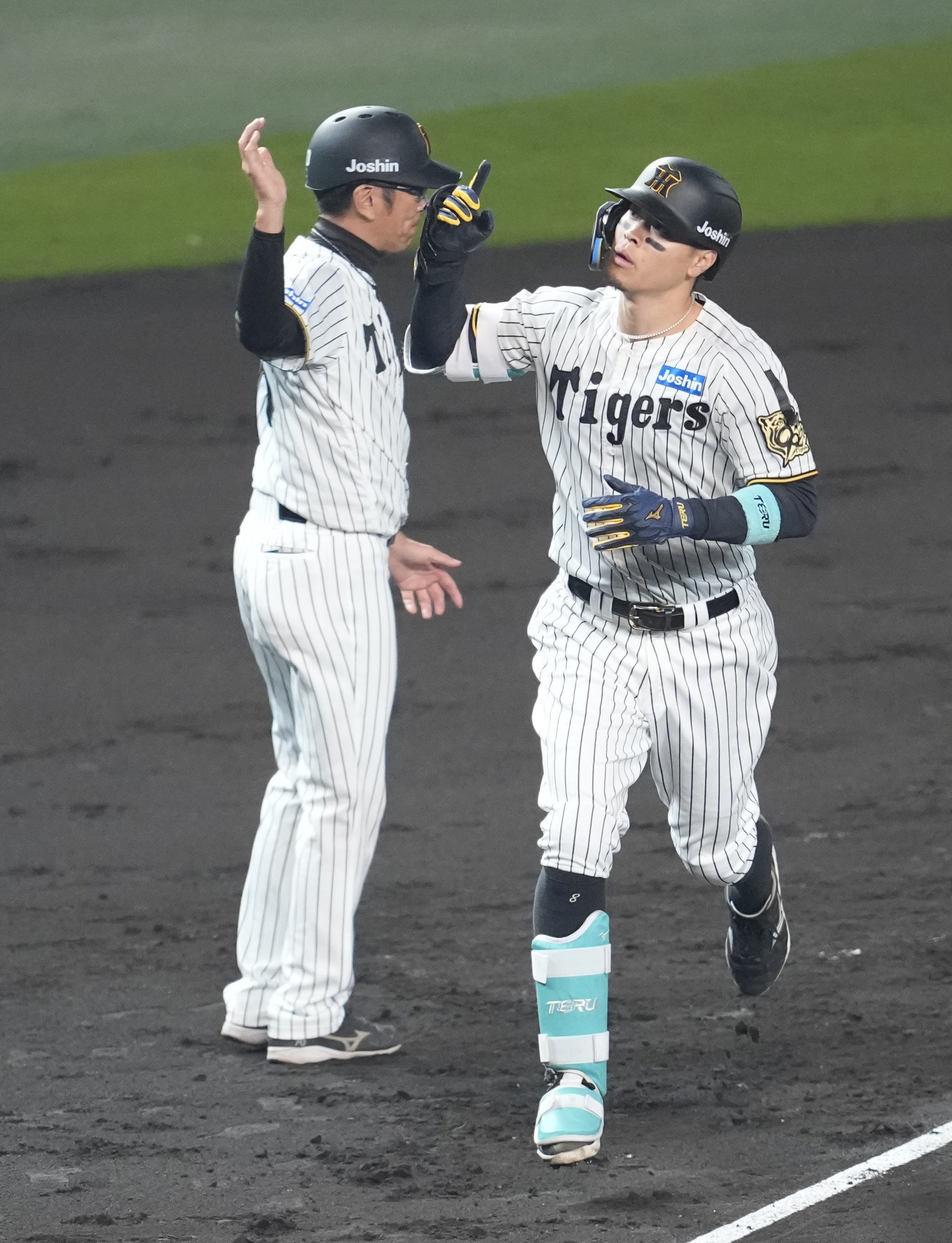 阪神・佐藤輝明が豪快な8号3ラン！巨人・岡本を抜き本塁打＆打点