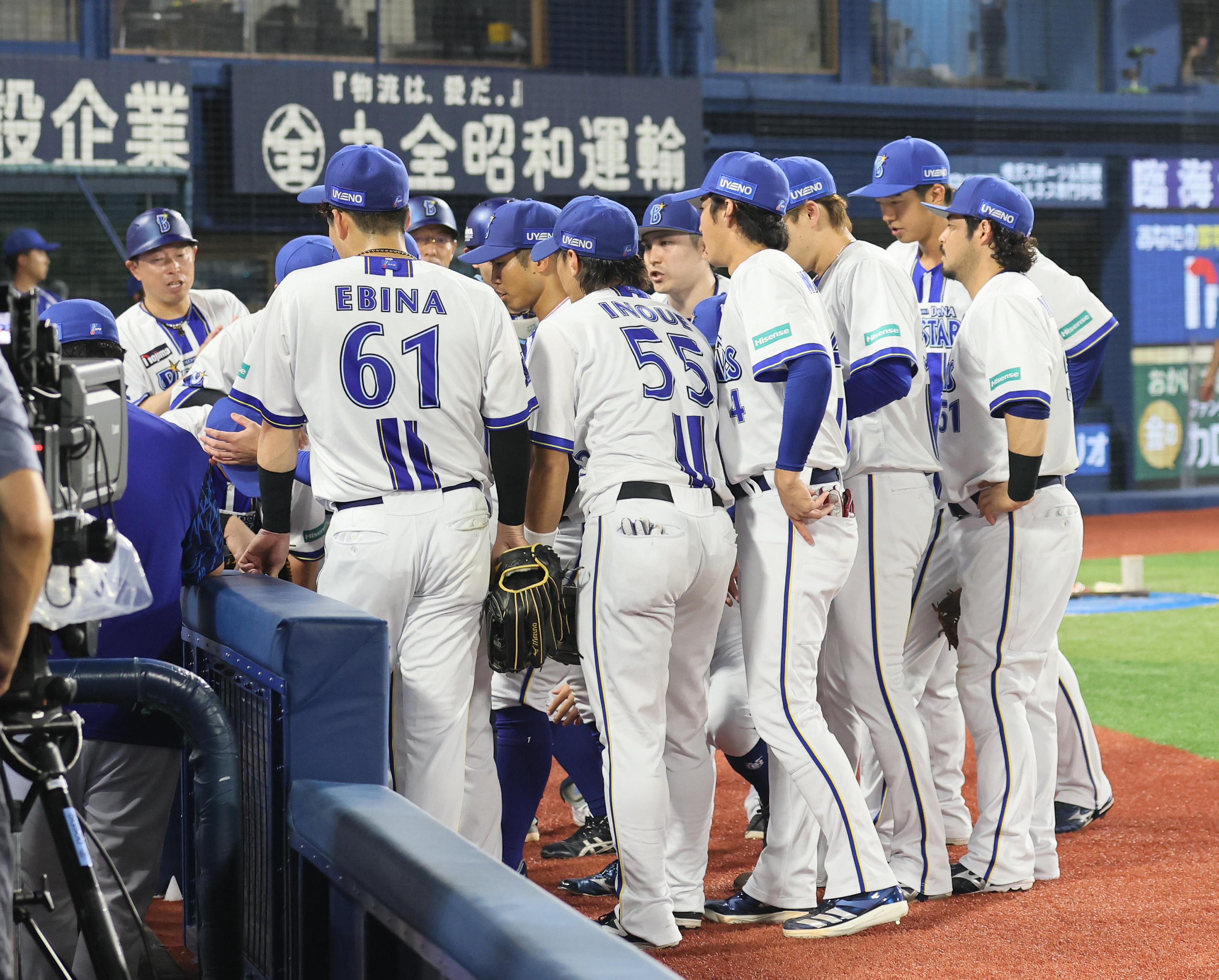 【美品】DeNA横浜ベイスターズ　スタジャン　三浦監督No18　Mサイズ 美品】DeNA横浜ベイスターズ スタジャン 三浦監督No18 Mサイズ 美品