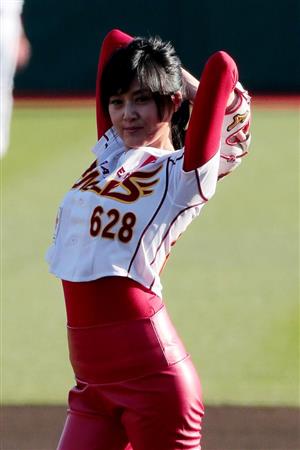 セクシー藤原紀香、ほぼノーバン始球式にガッツポーズ - サンスポ