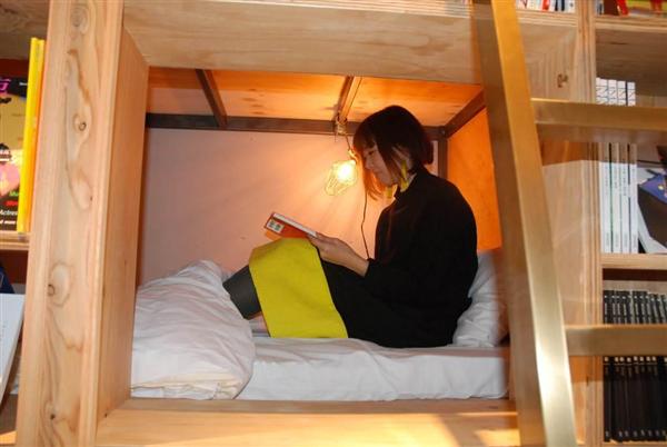 極上の 寝落ち を約束します 泊まれる本屋 が池袋にオープン 本に囲まれて眠る幸せ 1 2ページ 産経ニュース