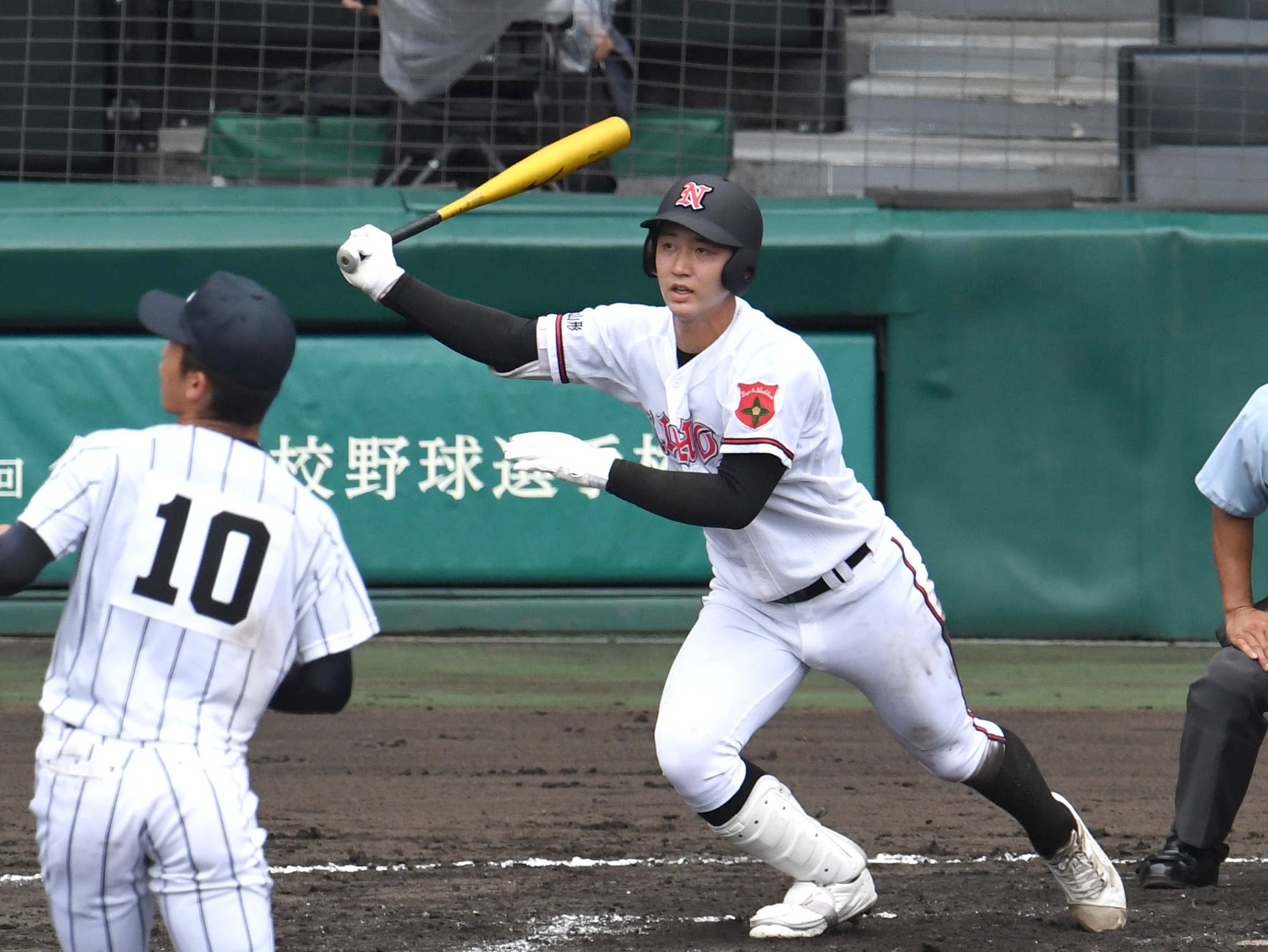 日大山形の主将 佐藤が2打席連続の適時二塁打 楽天ジュニアでチームメートの浦和学院 吉田匠から快音 甲子園 サンスポ 日大山形の主将 佐藤が2打席連続の適時二塁打 楽天ジュニアでチームメートの浦和学院 吉田匠から快音 甲子園 サンスポ