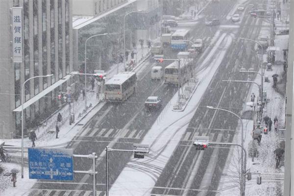 近畿地方でも本格的に積雪 新幹線に遅れも 列島は明日にかけて大荒れの天気に 気象庁が注意呼びかけ 産経ニュース