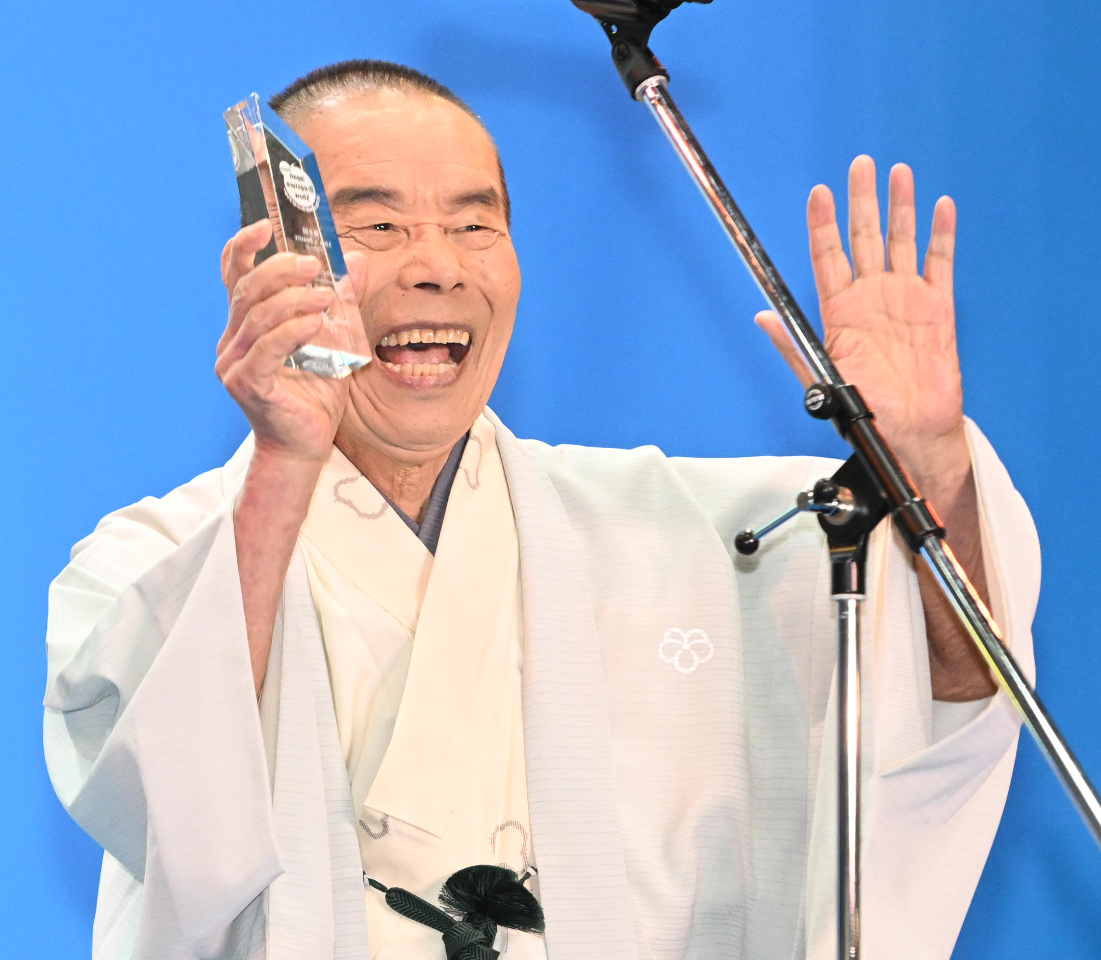 林家木久扇 東京駅の新幹線のホーム となぞかけ その心は ｍｅｎ ｓ ｂｅａｕｔｙ アワード を受賞 サンスポ