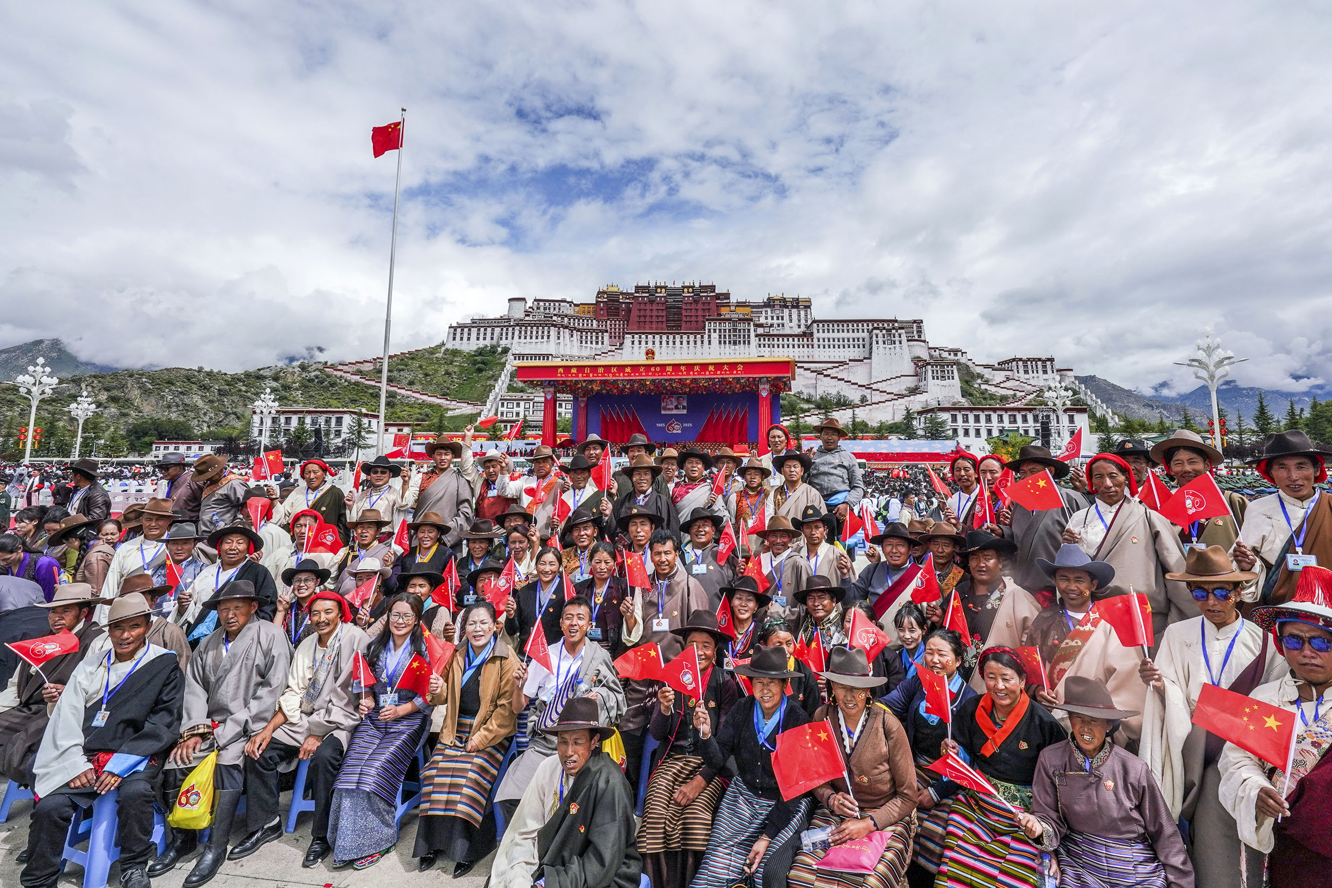 習主席がチベット記念式典に初出席、中国共産党の統治成果を誇示