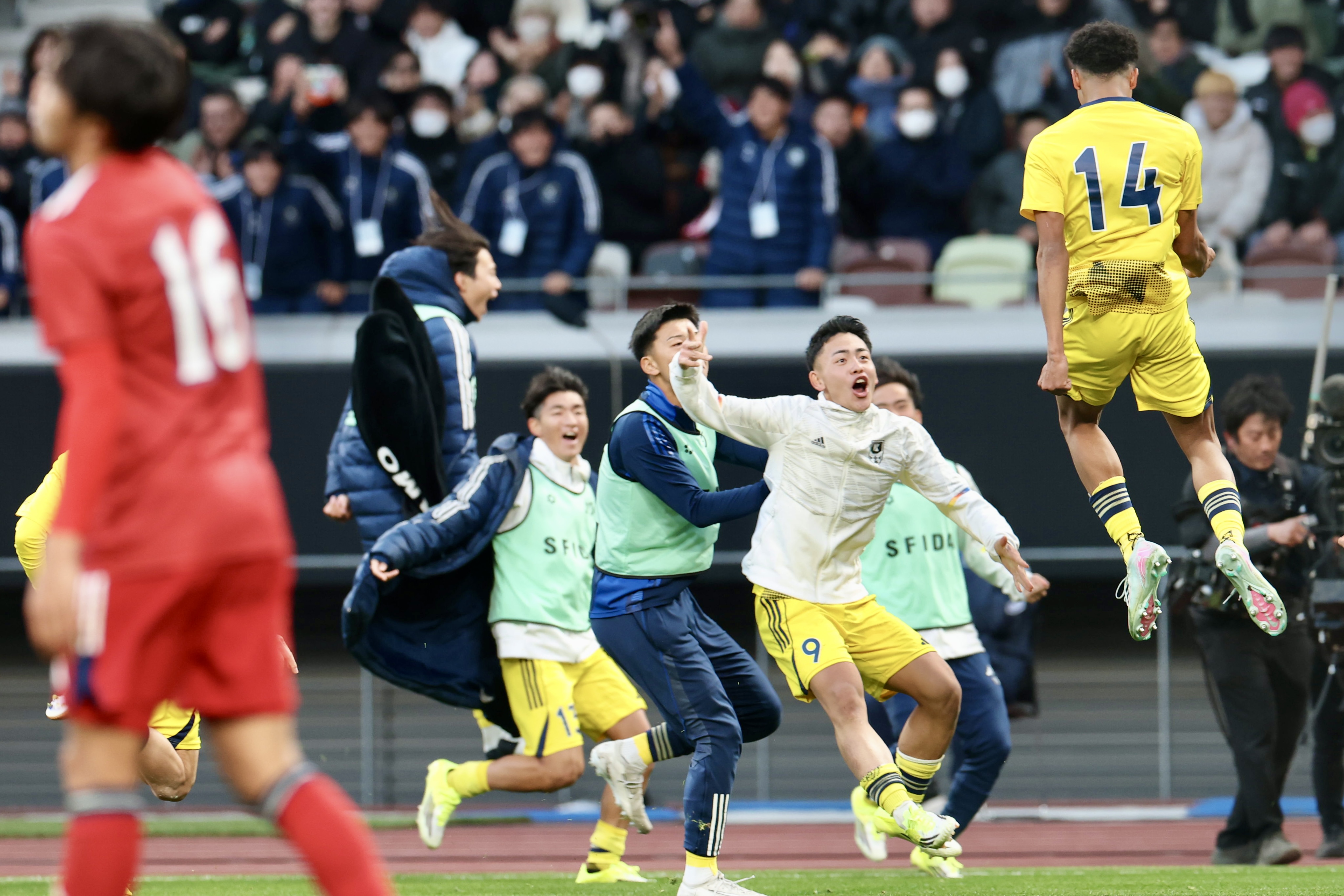 高校サッカー】ワーズィージェイヴェン勝のゴールで鹿島学園が決勝へ