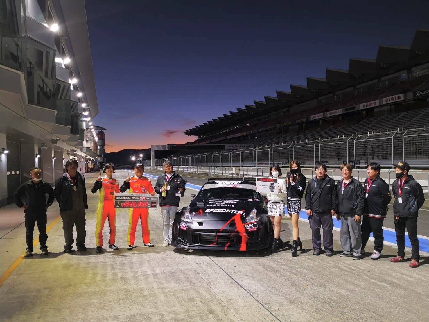 週末レースクイーン 364 佐々木萌香 華麗なドリフトに感動 fdjで所属チームの熊久保信重選手が優勝 サンスポ 週末レースクイーン 364 佐々木萌香 華麗なドリフトに感動 fdjで所属チームの熊久保信重選手が優勝 サンスポ