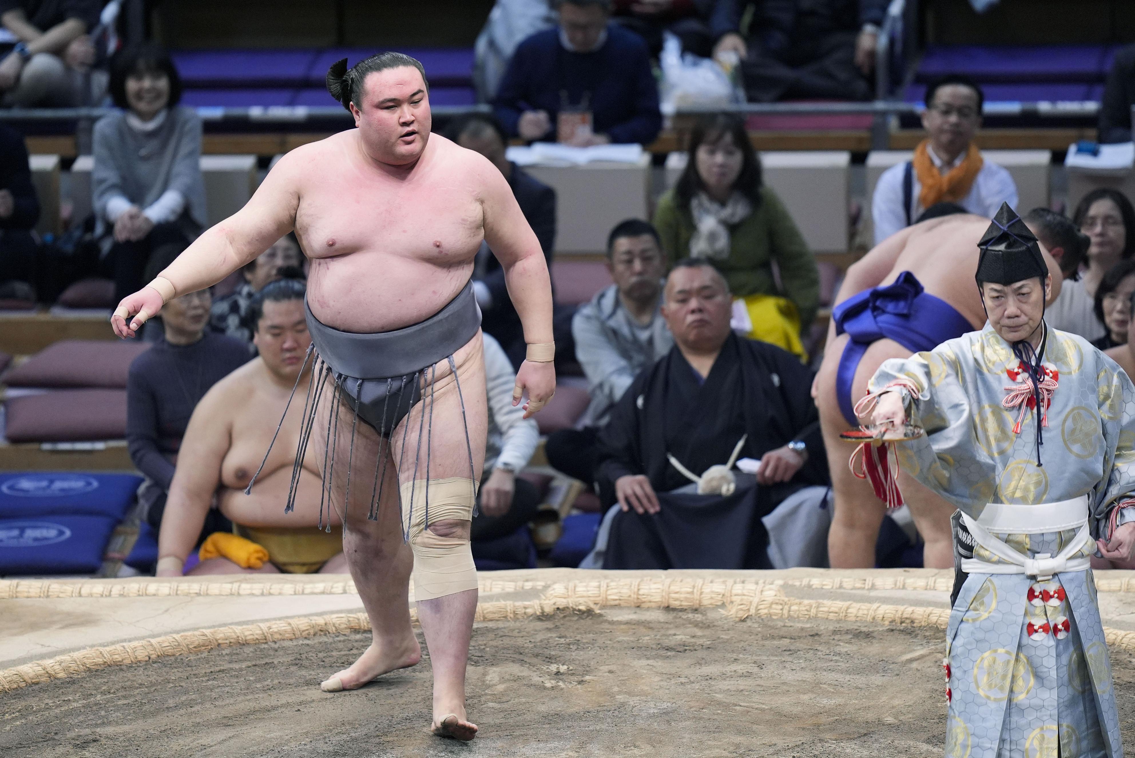 十両は金峰山が初優勝、序二段は錦国が決定戦制す／九州場所 - サンスポ