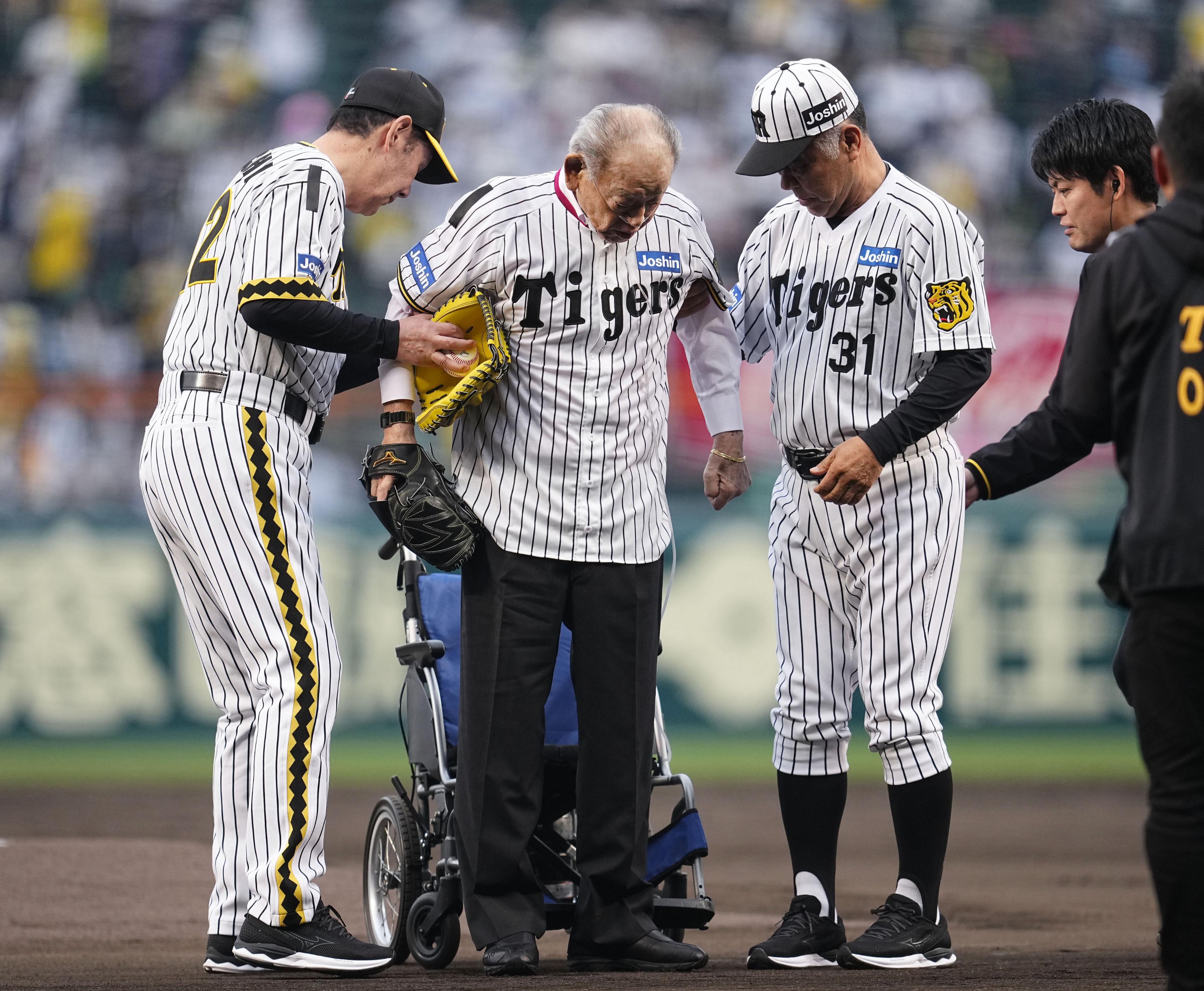 甘口辛口】日帰りでマウンドに立った江夏豊氏、杖を手放した田淵幸一氏