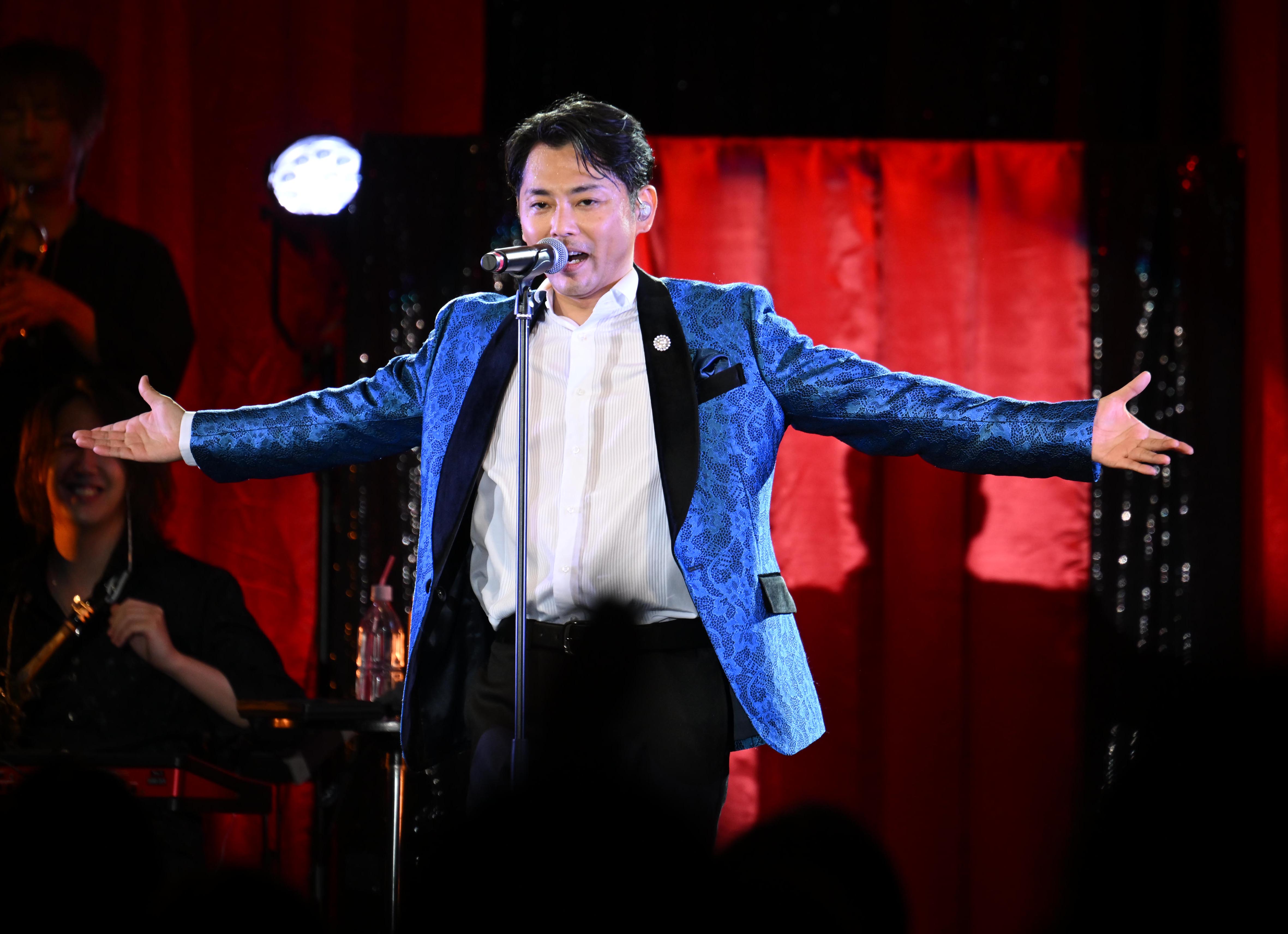 今井翼　着用衣装　世界に1つ　激レア 今井翼、初ディナーショーで魅せた 「滝沢に負けないぐらいの」赤い翼