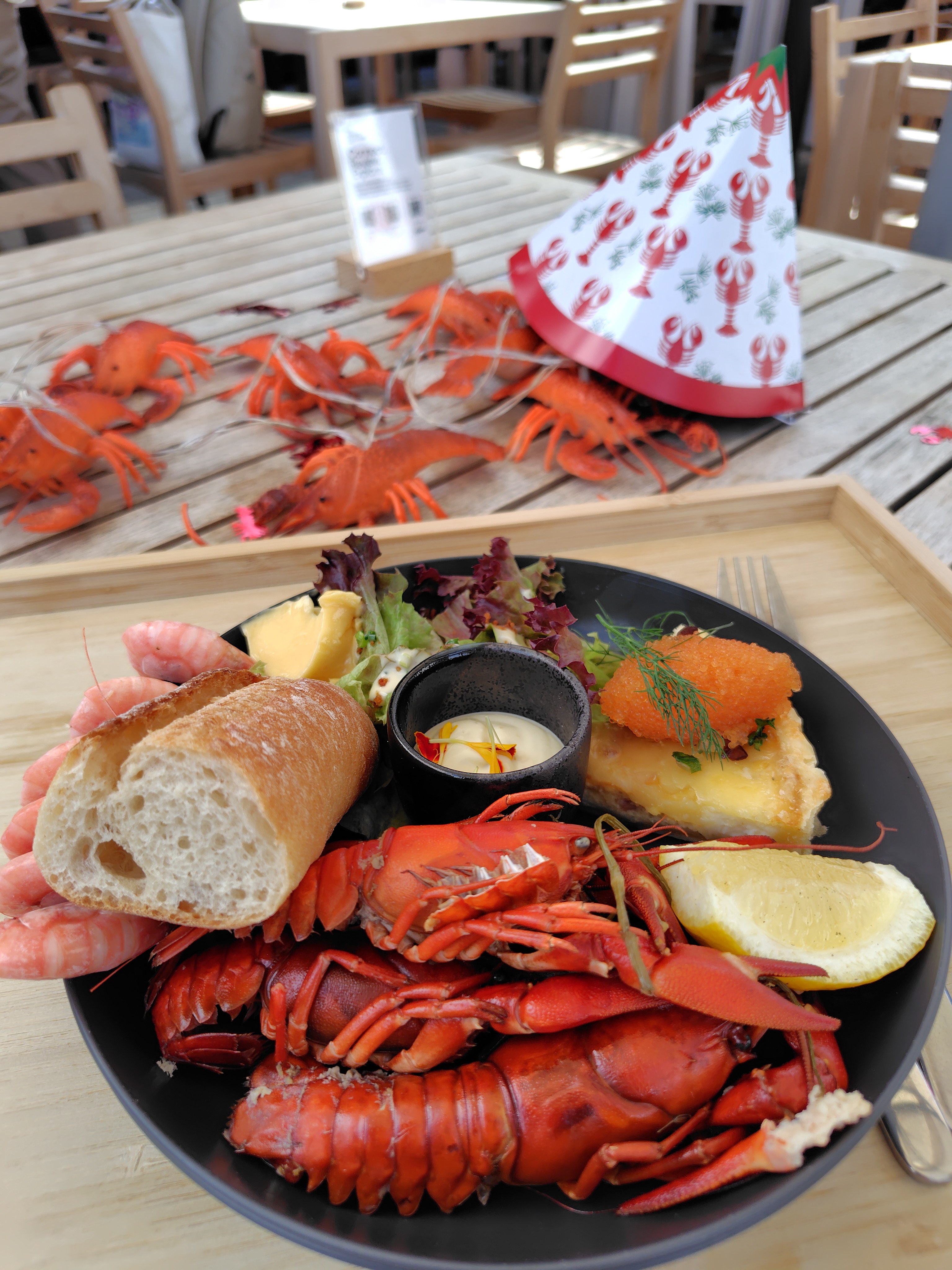 新感覚のおいしさ」短い夏に終わりを告げるザリガニパーティー 万博