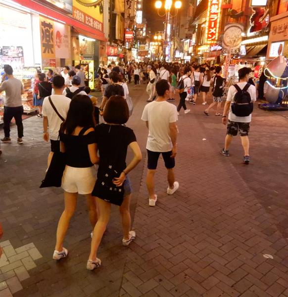 関西の議論 道頓堀で腕組み合う女性たち 韓国人の友情表現 情を分かち合う と識者 3 5ページ 産経ニュース