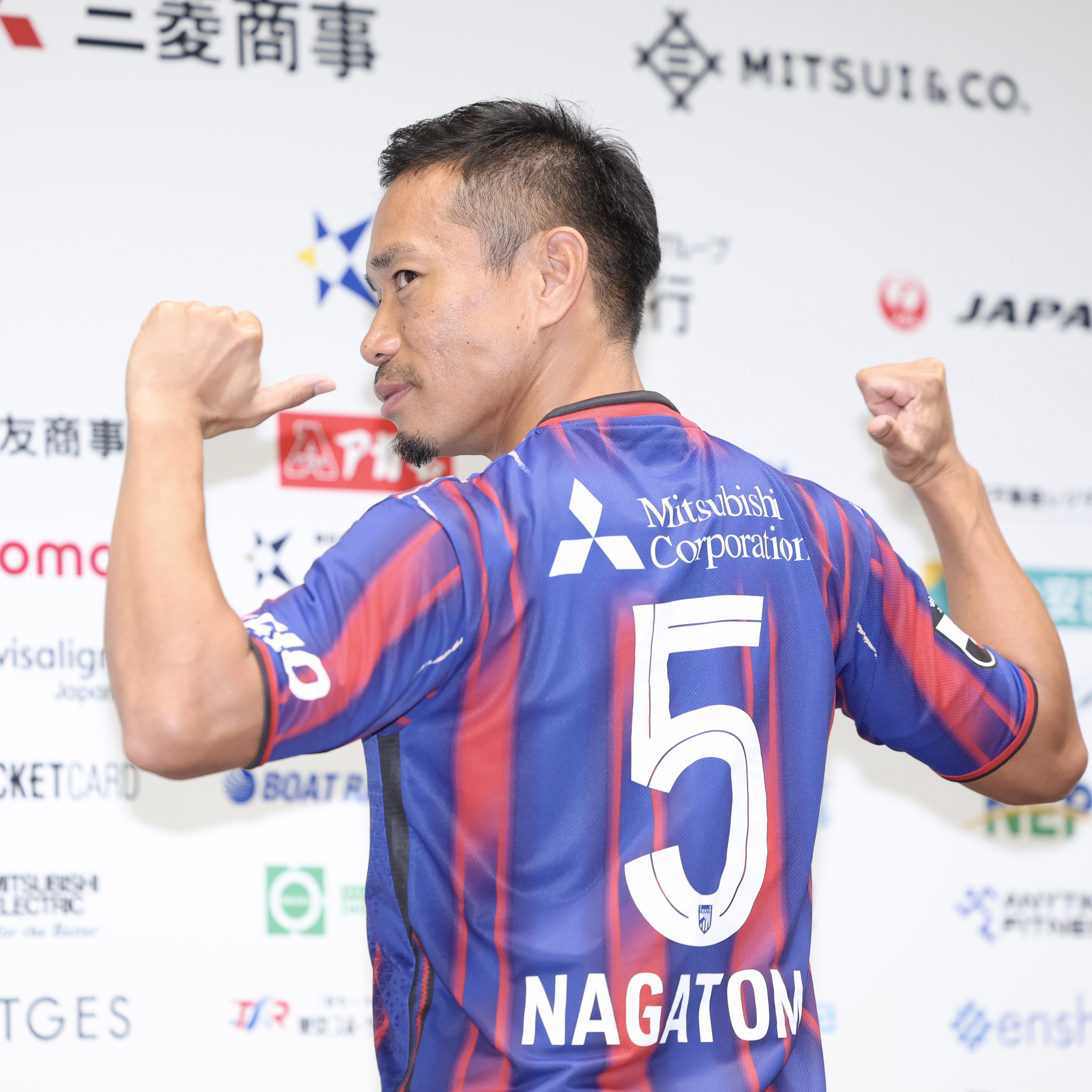 長友佑都「引退に気持ちは傾いた」が「FC東京で優勝シャーレを掲げたい