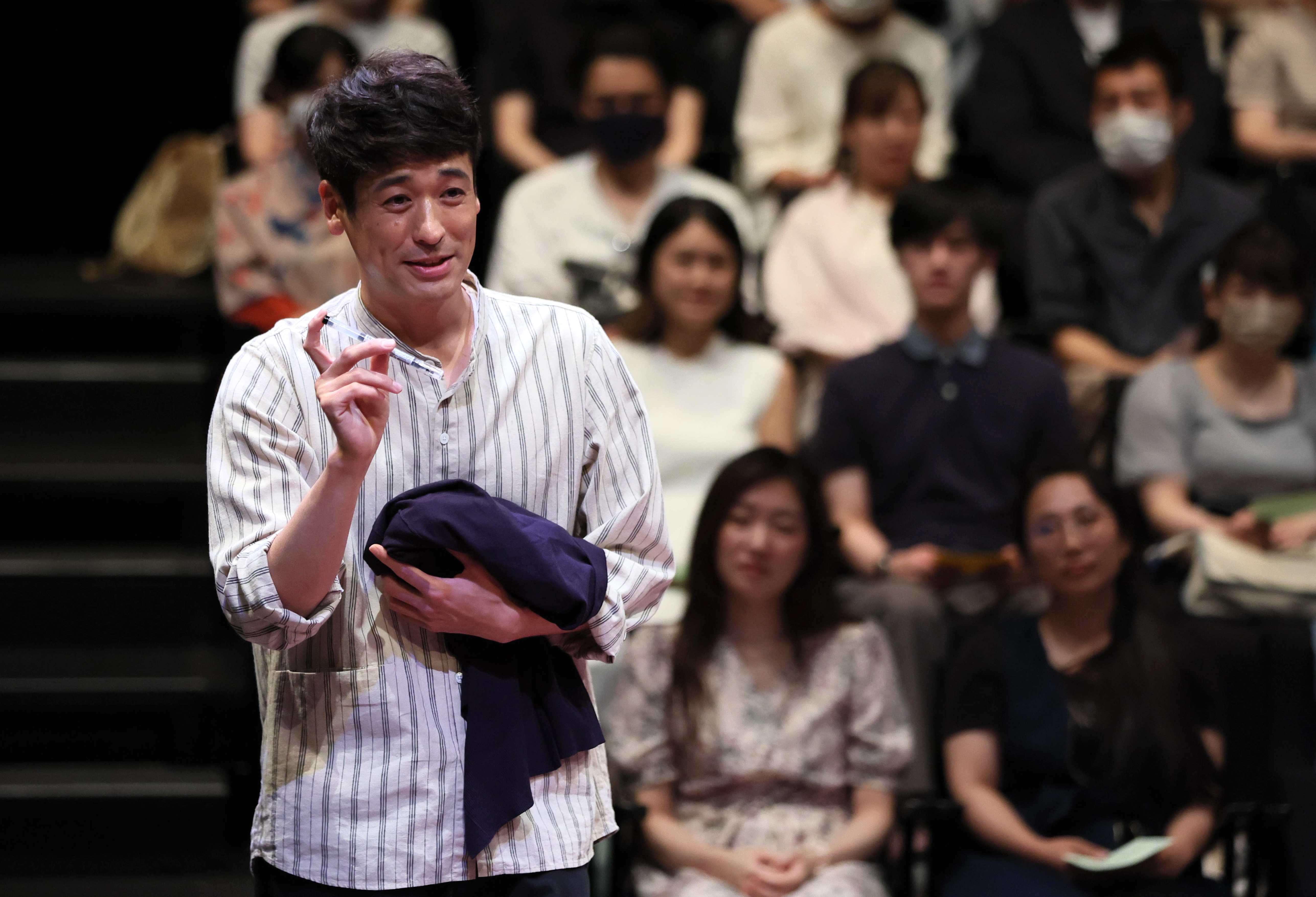 佐藤隆太、アドリブ満載の一人芝居に魅了「宝物のような作品」契約解除