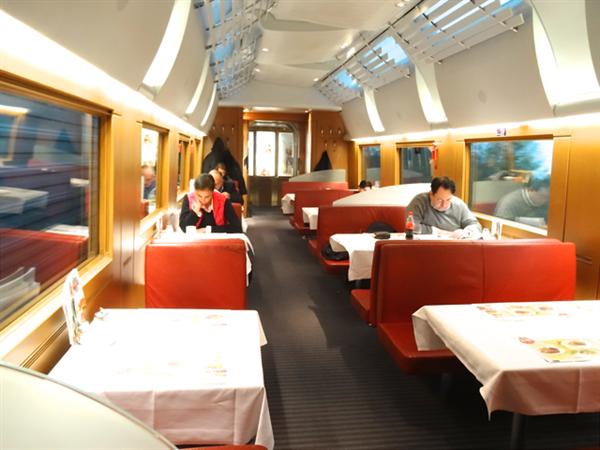 ドイツ鉄道（1）ビール片手に車内ミーティング…ファーストクラスの