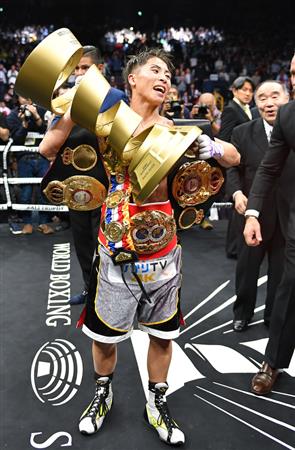 井上尚弥「祝勝会に持っていきたかったけど」ドネアにトロフィー貸す