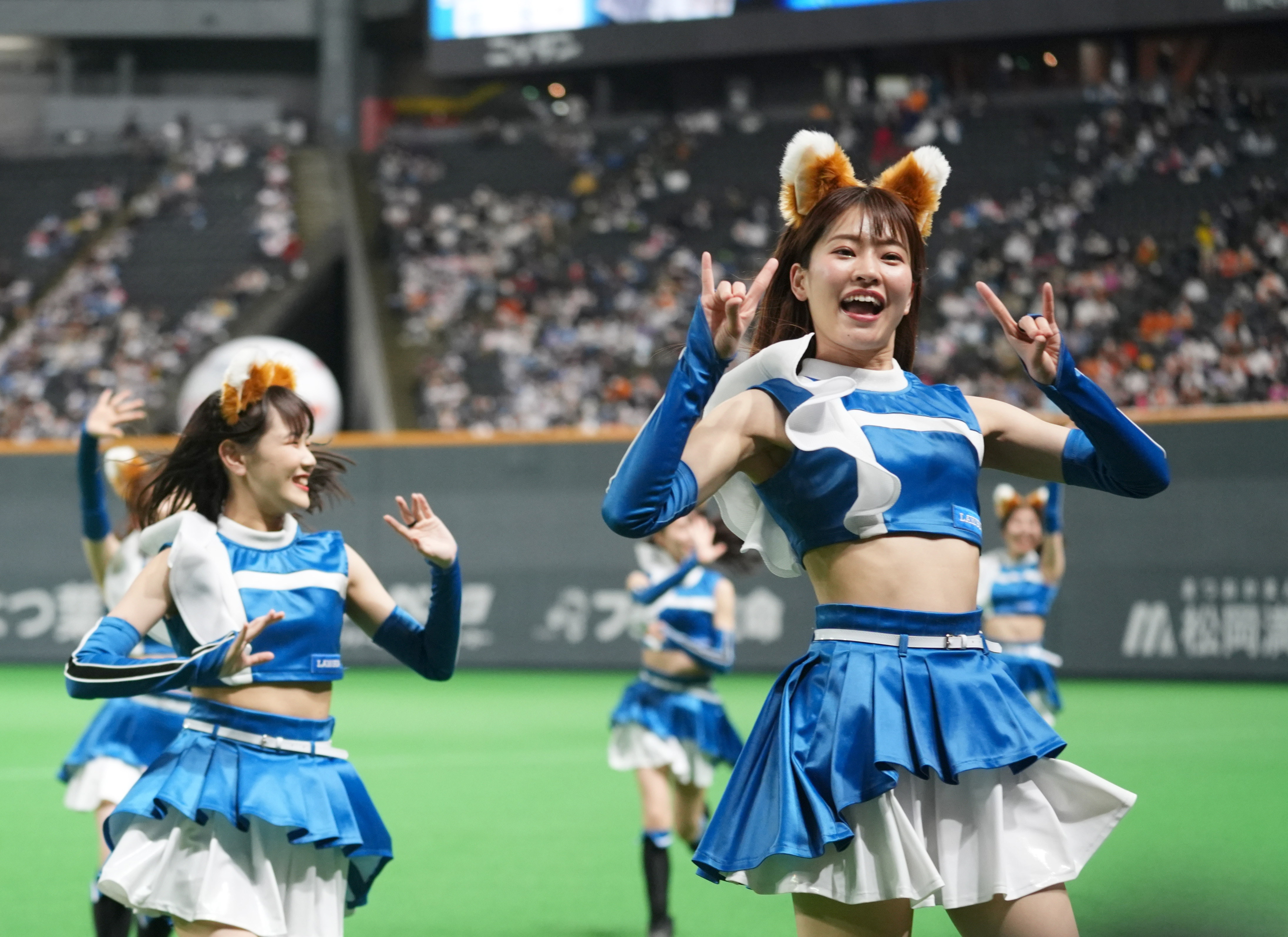 フォトギャラリー ファイターズガール きつねダンス ２９日の巨人戦 サンスポ