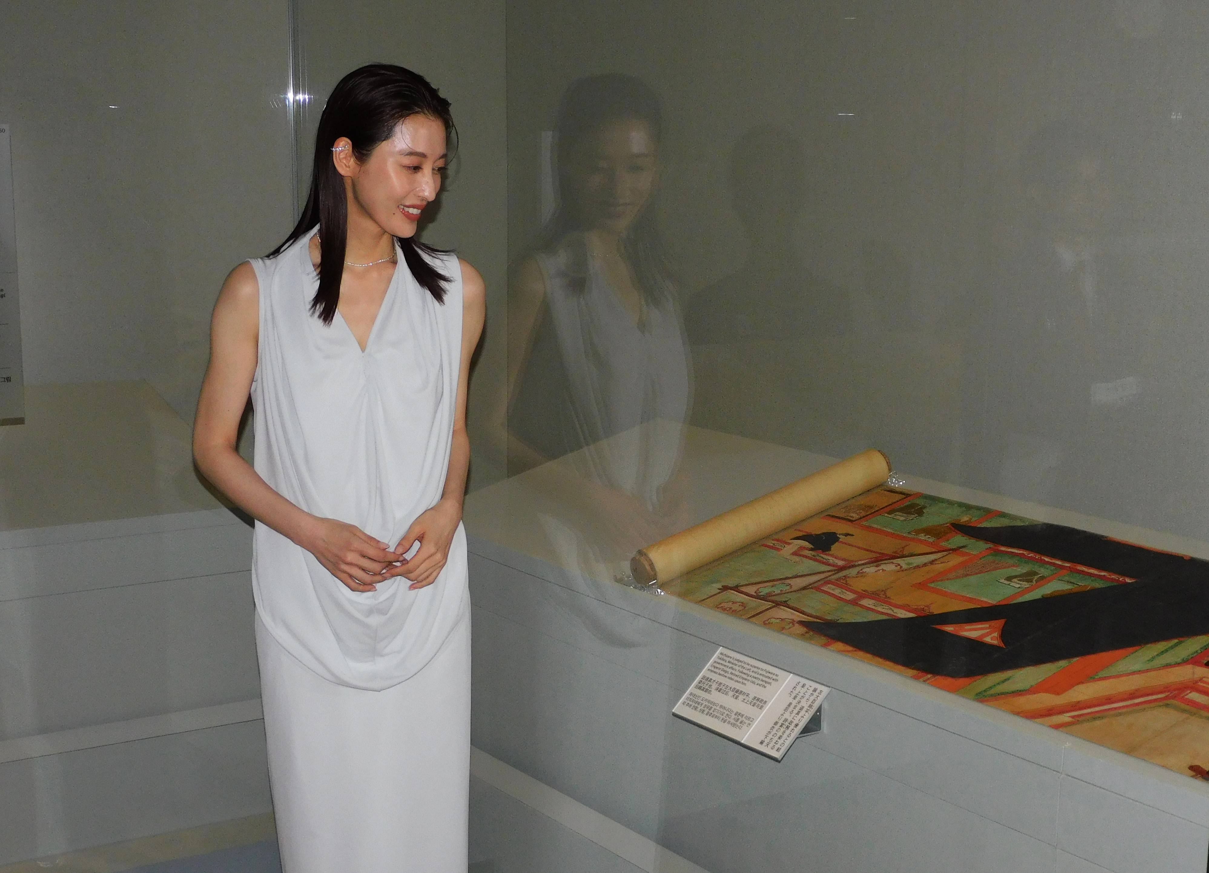 月城かなと「応天の門」で演じた菅原道真の実物装束に「感動」／特別展