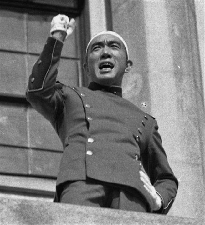 三島由紀夫割腹自殺夕刊記事レア貴重歴史的価値 1970年11月25日、作家の三島由紀夫が、主宰…：三島由紀夫事件