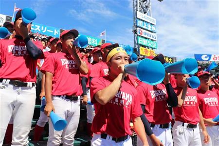 国学院久我山、応援団1200人が集結！アルプス席に大挙赤い軍団