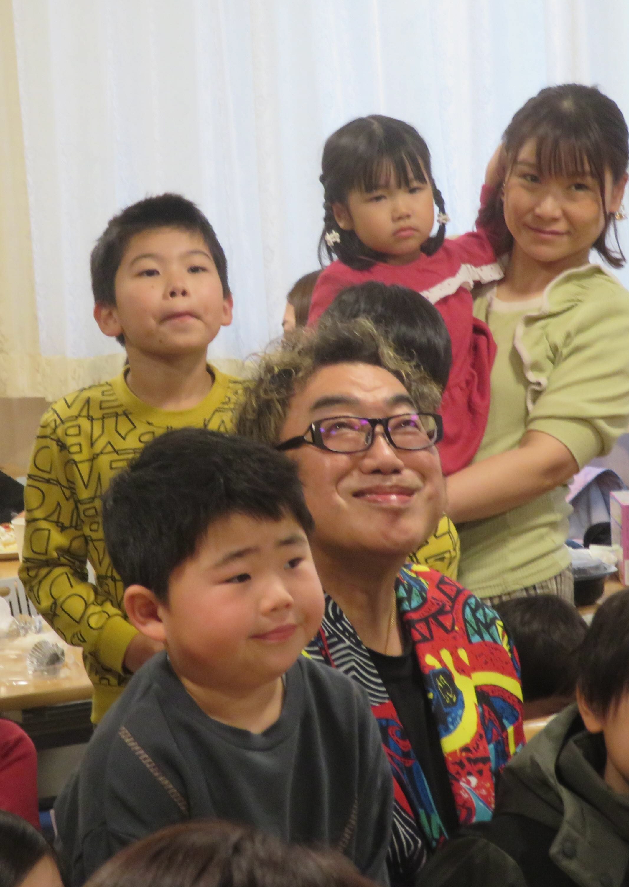 コロッケが〝子ども食堂〟を訪問 子供たちに笑いを提供「一番大事な
