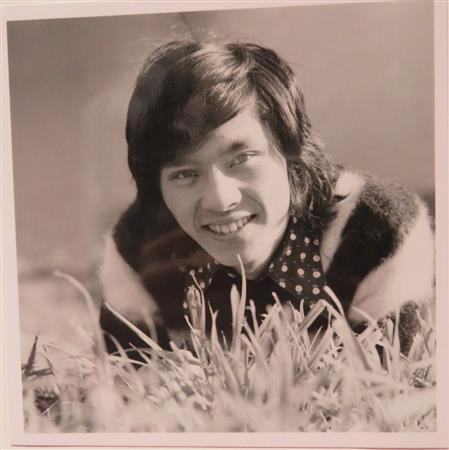 西城秀樹さんのパネル展が池袋でスタート、衣装や台本などお宝も展示