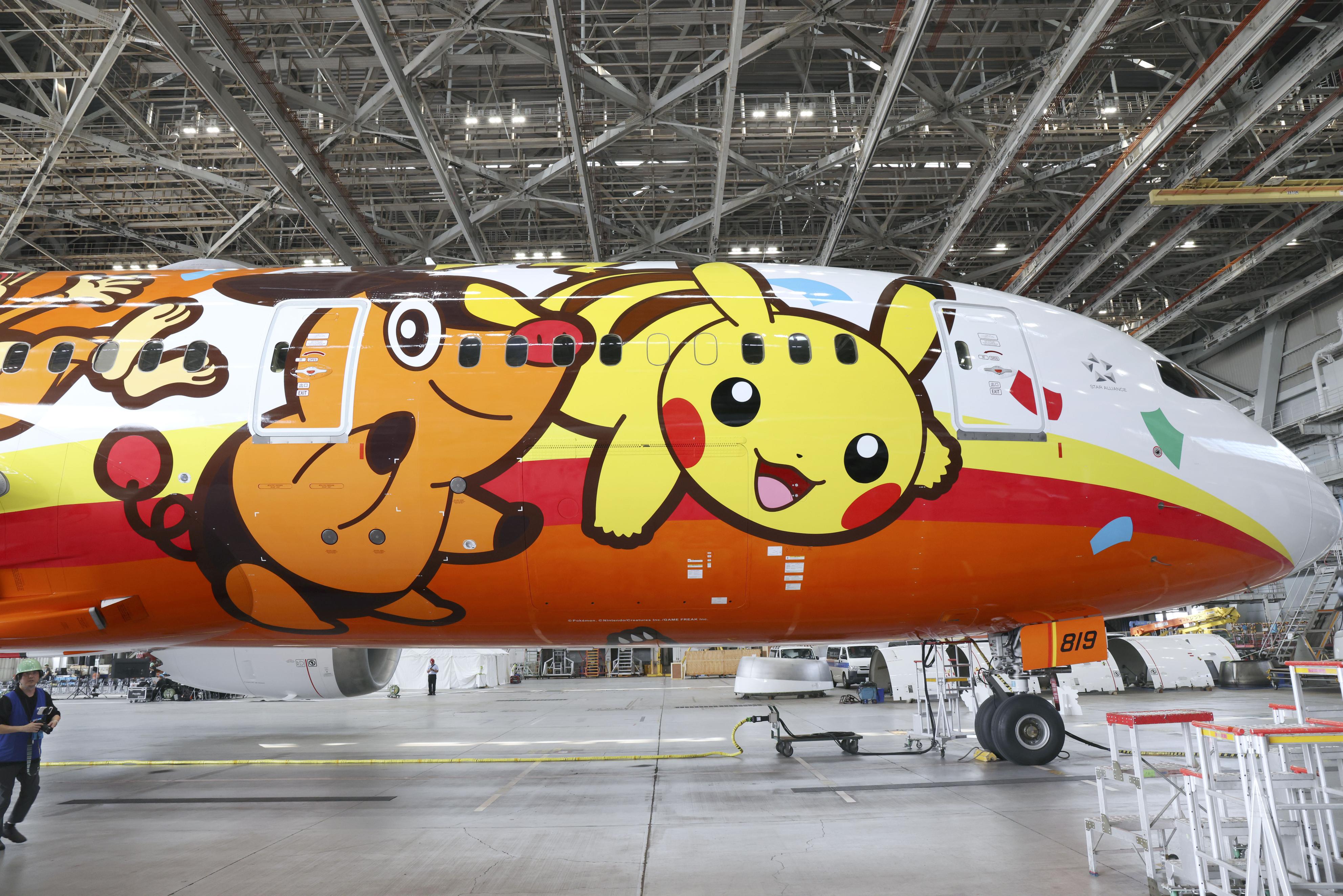 ポケモン30周年で特別機 全日空が公開、赤モチーフ - サンスポ