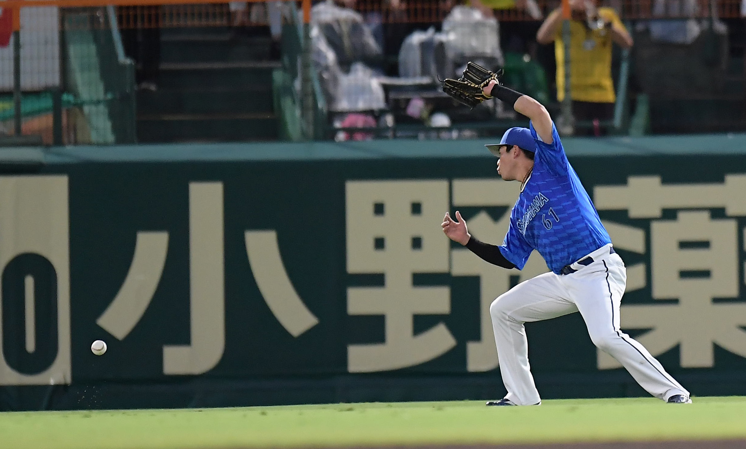 撮影開封済み☆新品☆サイン入り☆2025年☆BlueMates ☆東克樹投手