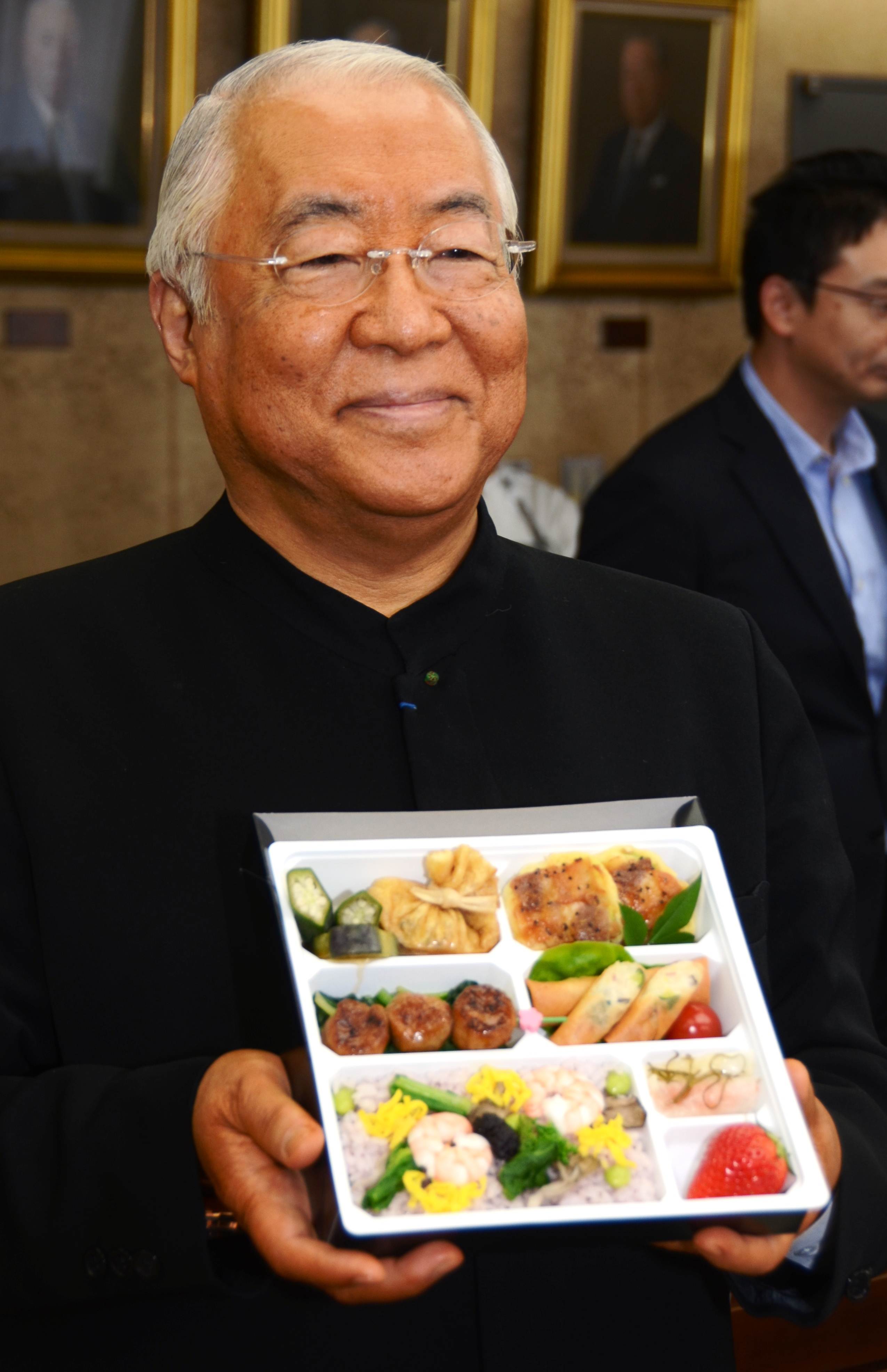 料理評論家、服部幸應さん死去 78歳 理事長を務める専門学校で倒れ