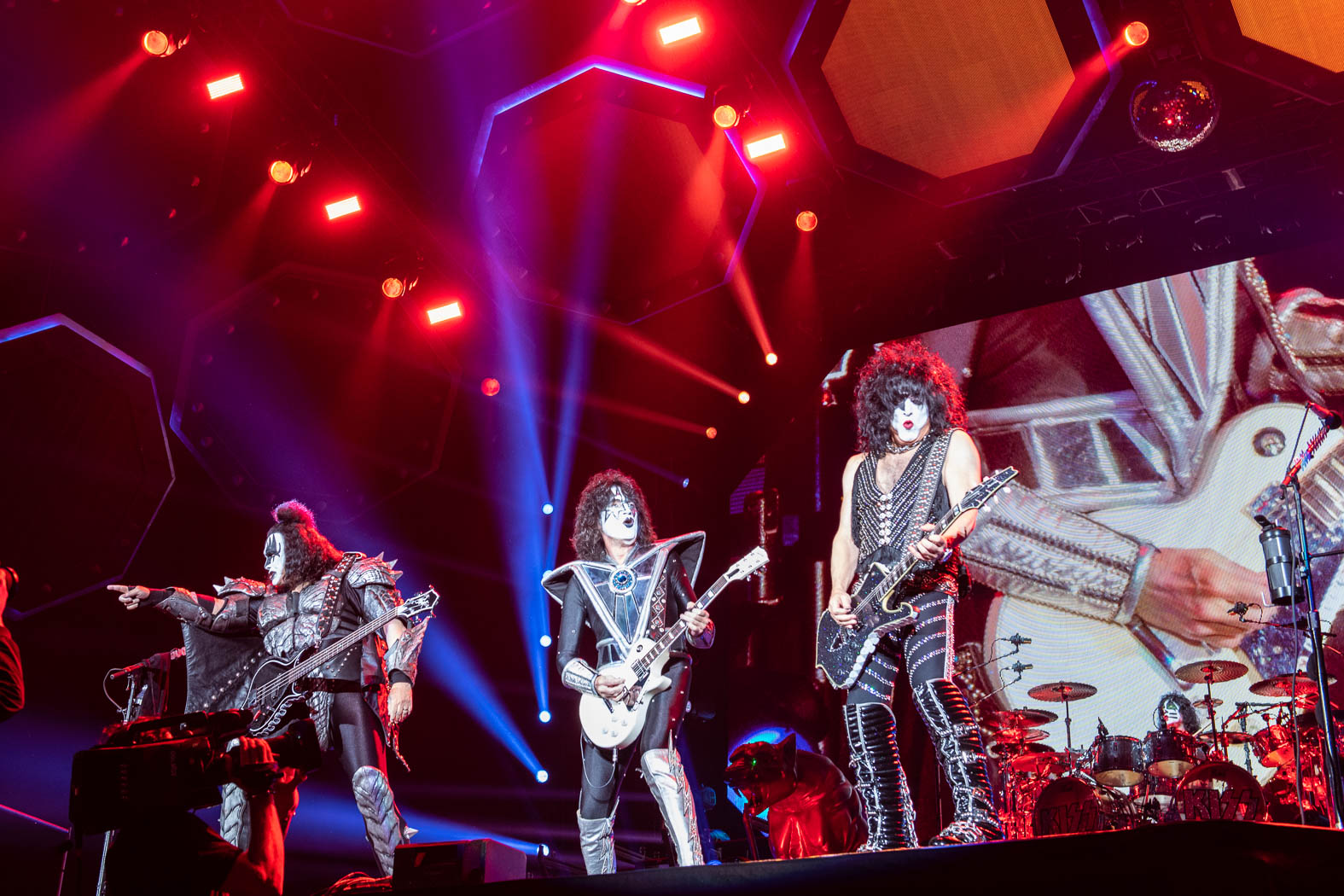 ＫＩＳＳが東京ドームで〝日本ラスト公演〟を開催「ミナサン、ハクシュ