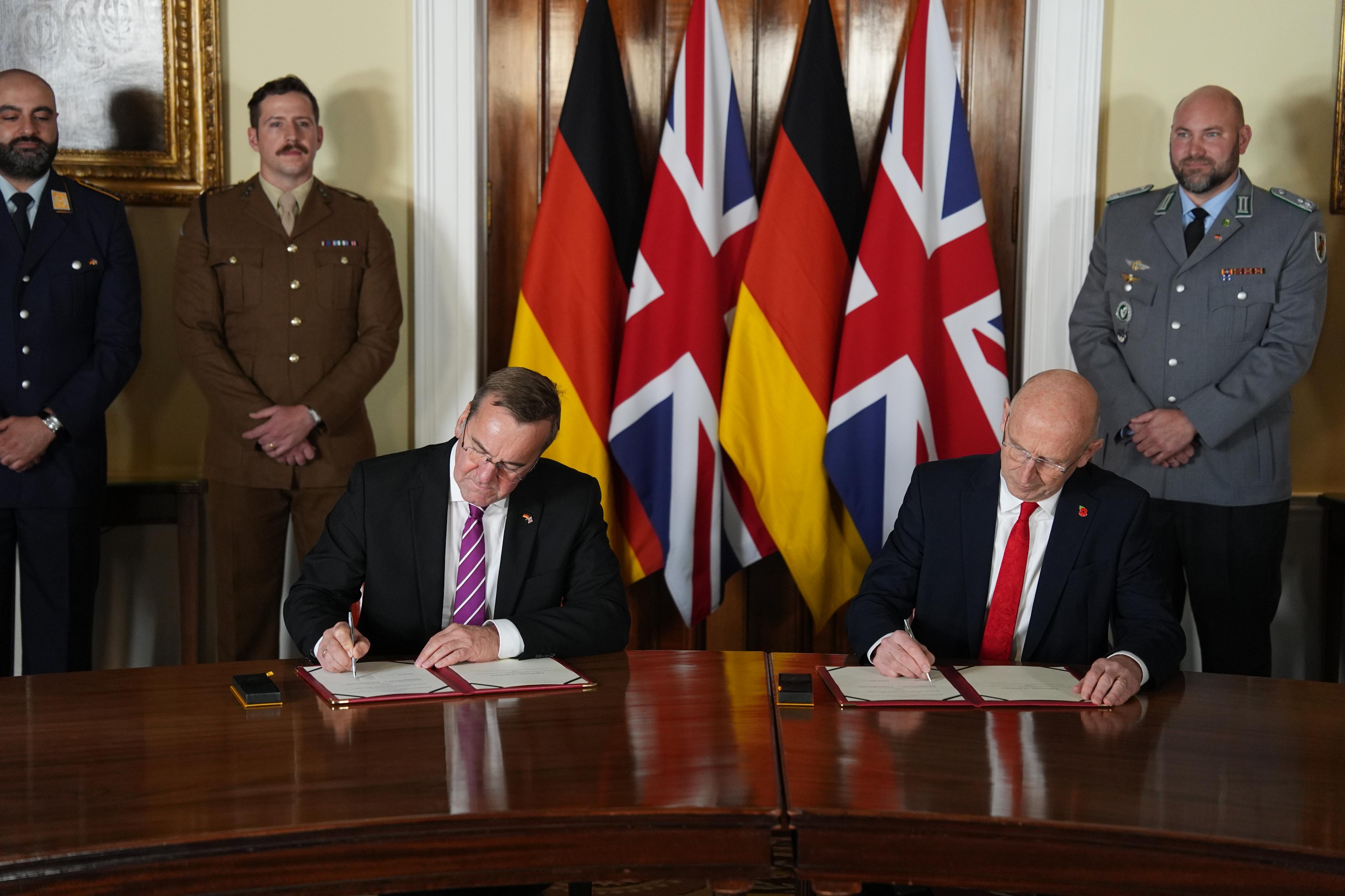 英独が初の防衛協定に署名 長距離兵器の開発で協力 英仏独で欧州の対露