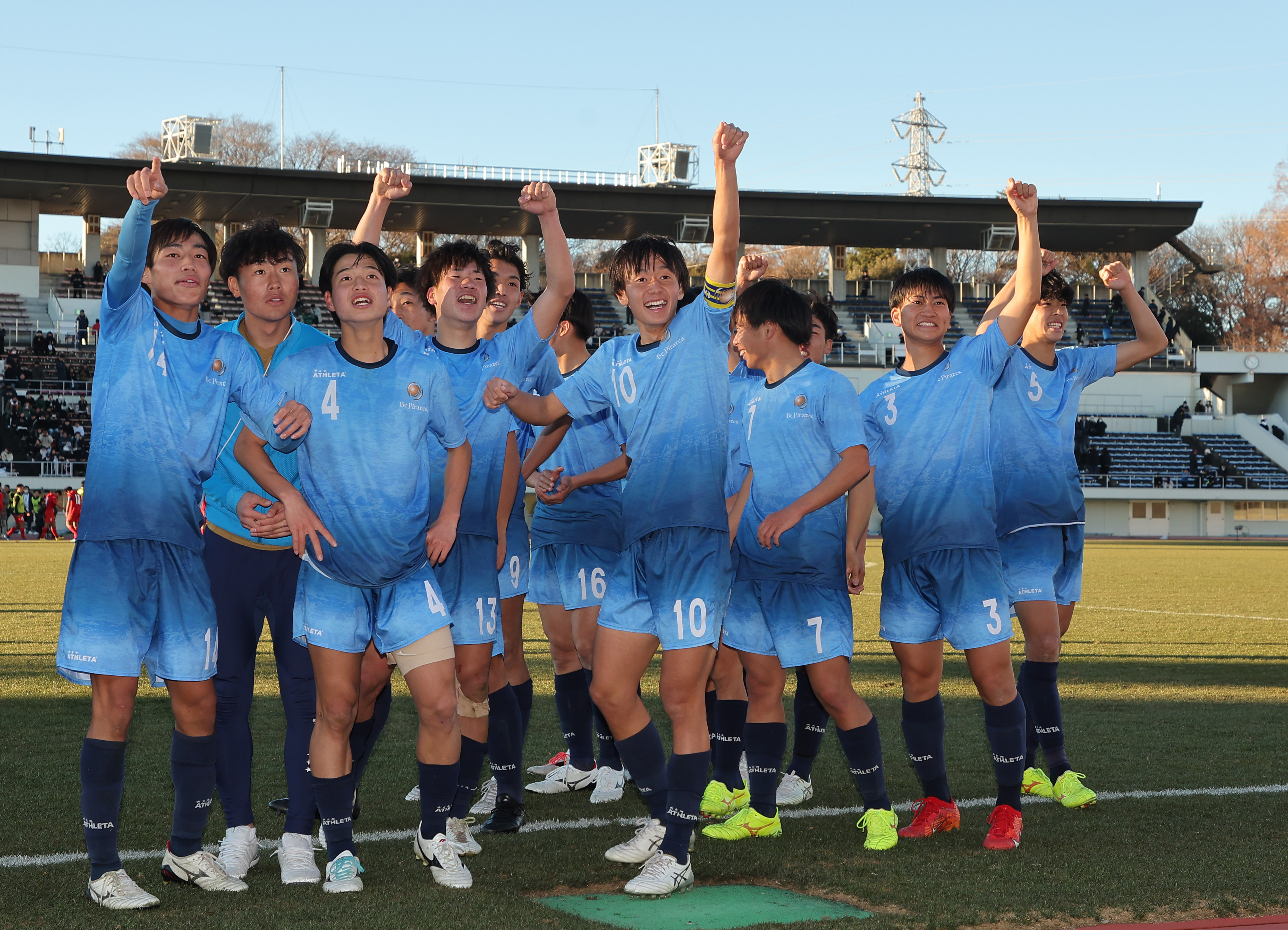 近江高校サッカー部ウインドブレーカー 激動の1か月を堂々と戦い抜いた