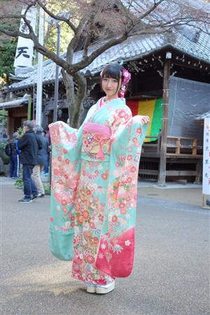 山崎エリイ 一足早い成人式で１９個の誓い披露 ディズニーに関わるお仕事を サンスポ