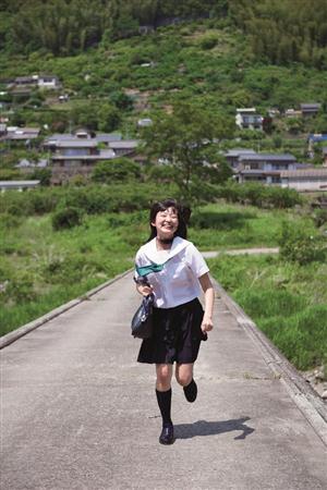 エビ中 柏木ひなた 初写真集を高知で撮影 名物も食べました サンスポ