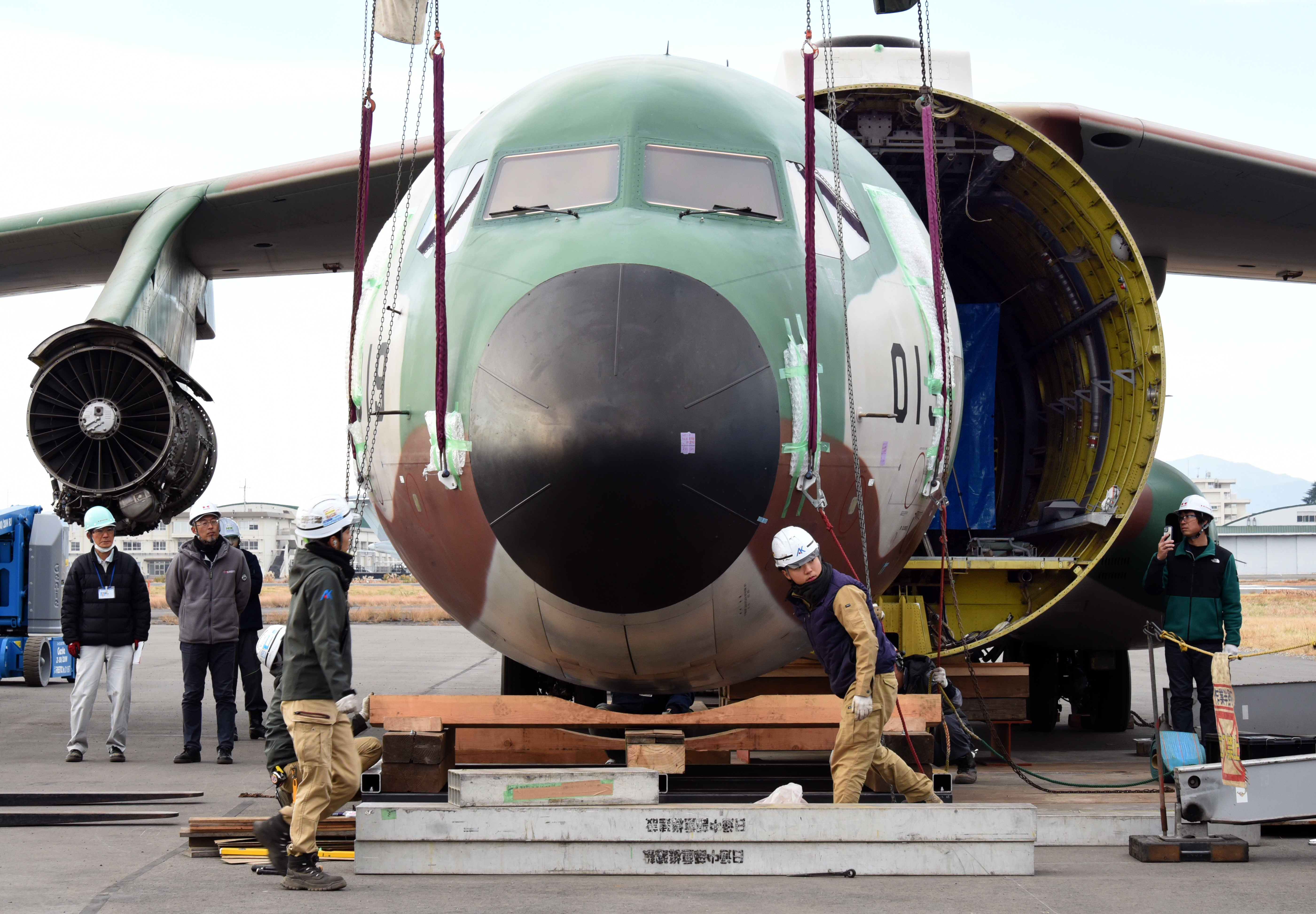 動画】空自C1輸送機を分解、機首は所沢航空発祥記念館で展示へ - 産経