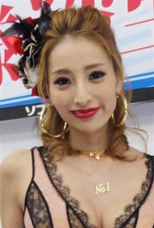 加藤紗里 産後のお腹を披露 娘を片手で抱きかかえ ヘソピは産んだその日に サンスポ
