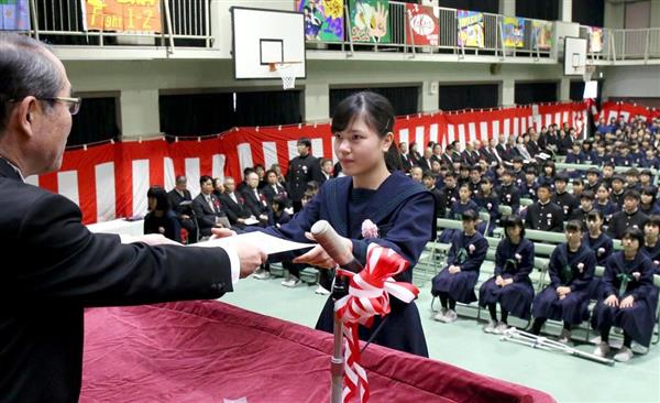 それぞれの場所で花を咲かせます 大阪市など公立中学校で卒業式 ３年生 新たな一歩を踏み出す 産経ニュース