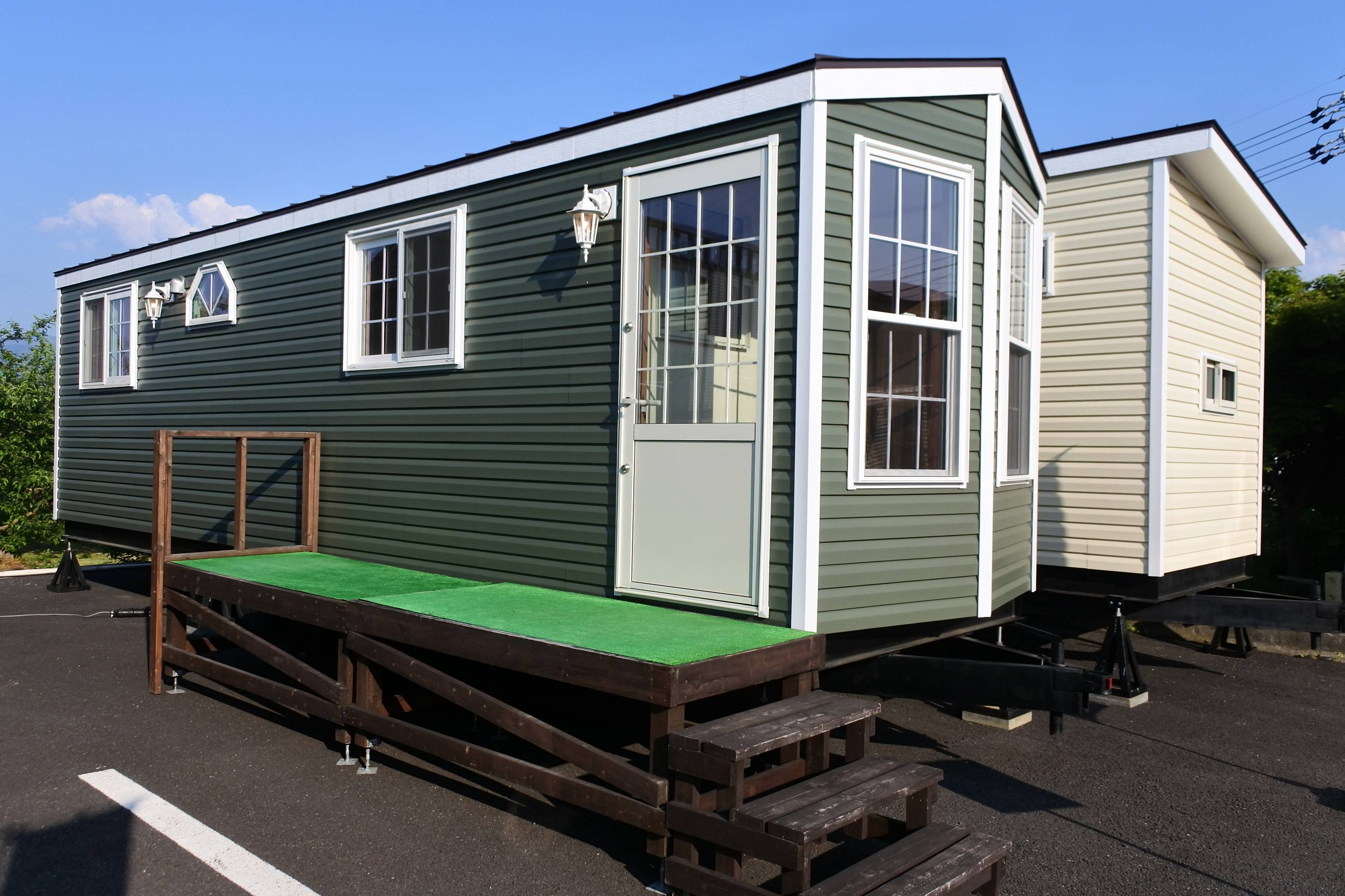 ウッドランドシーニックス 2階建てトレーラーハウス& 晴れの日のトレーラーハウス ウッドランドシーニックス 2階建てトレーラーハウス& 晴れの日の