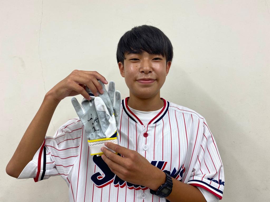 56号ボールの価値は1200万円！？ 村上の直筆サイン入り皮