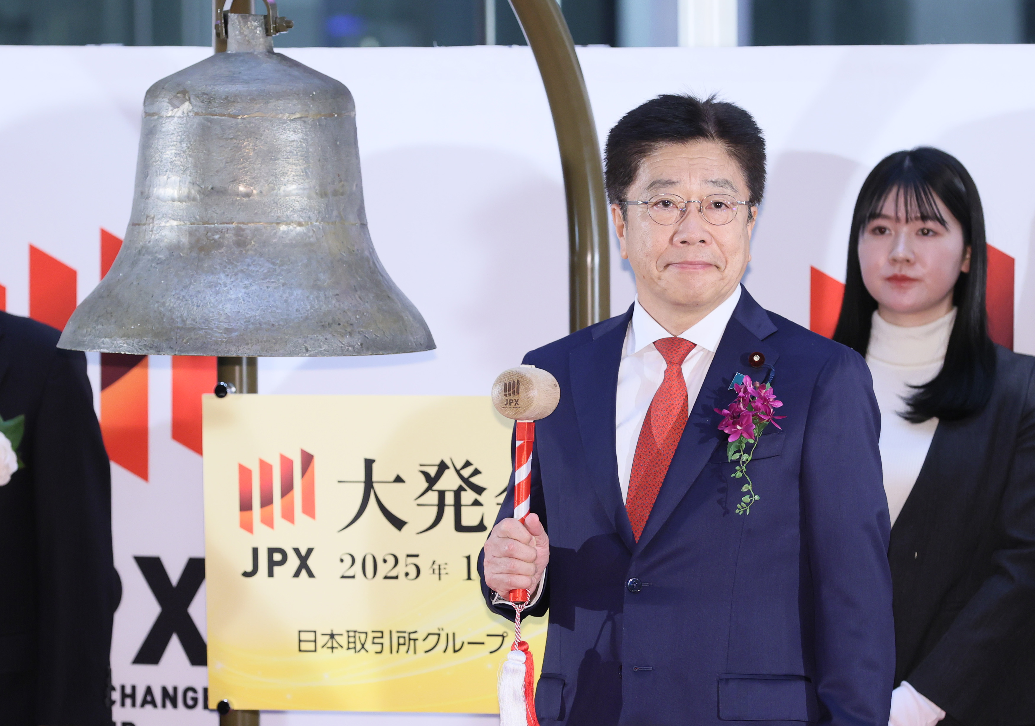 東証大発会、上昇してスタートも200円超下落で推移 「一皮むけた」巳年