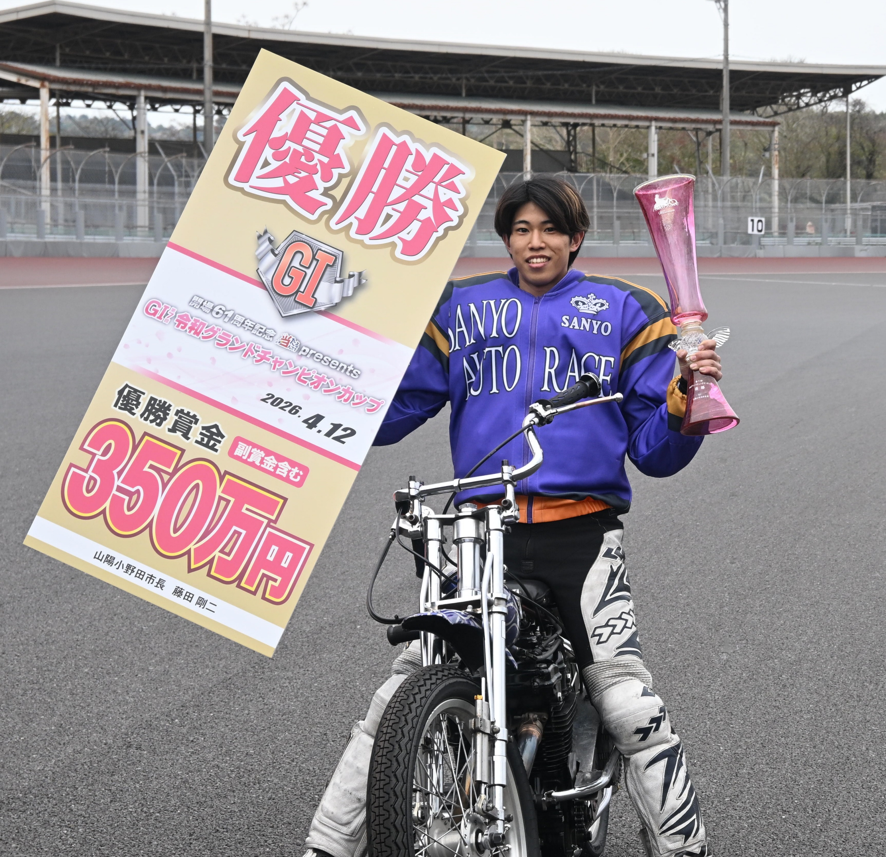 サンスポ御堂筋特別　第１着トロフィー 令和グランドCC】長田稚也が大会初制覇！早くも今年3つ目のGⅠタイトル