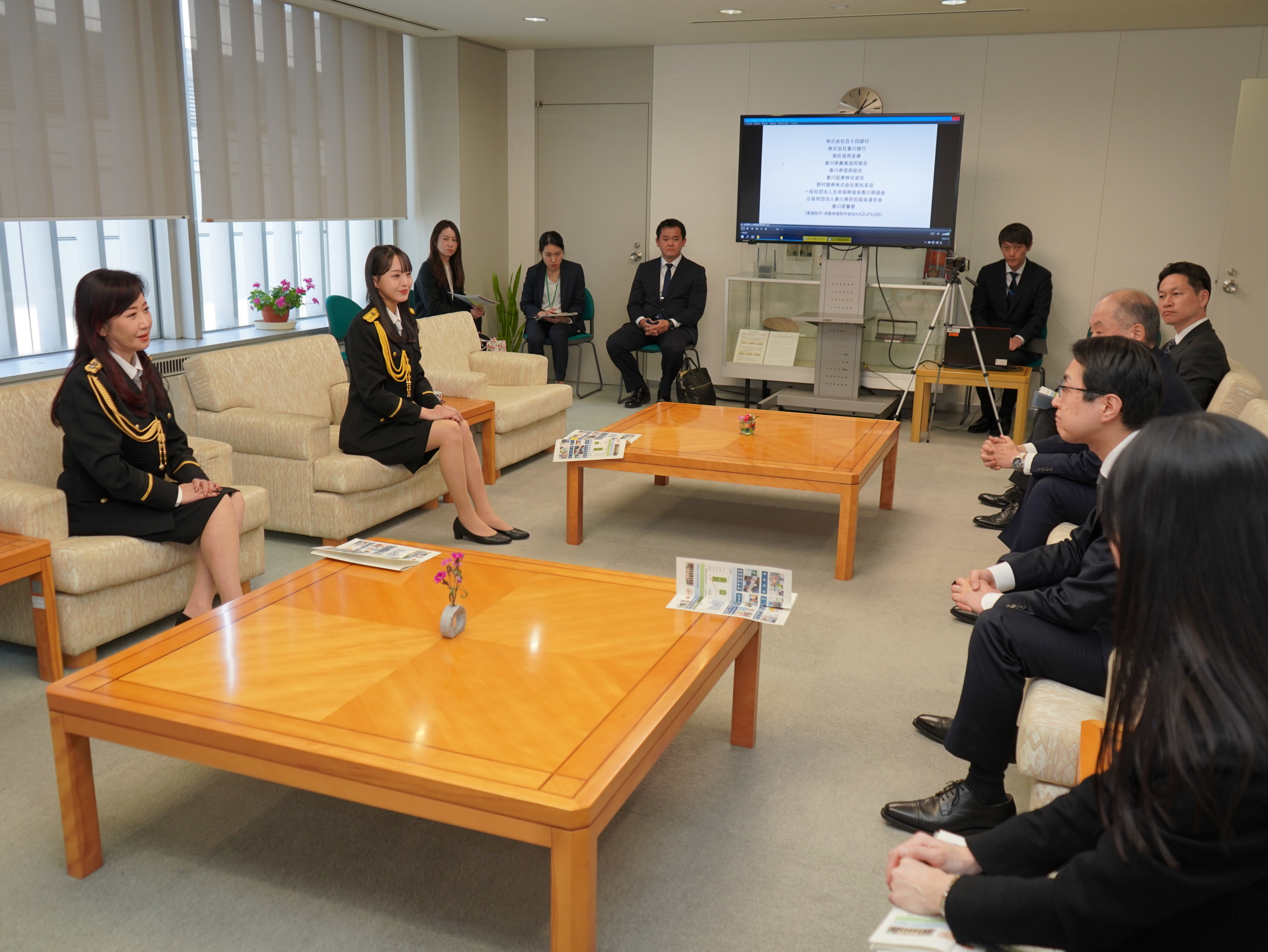 ストップ！ATMでの携帯電話」伍代夏子＆STU48・福田朱里が特殊詐欺撲滅