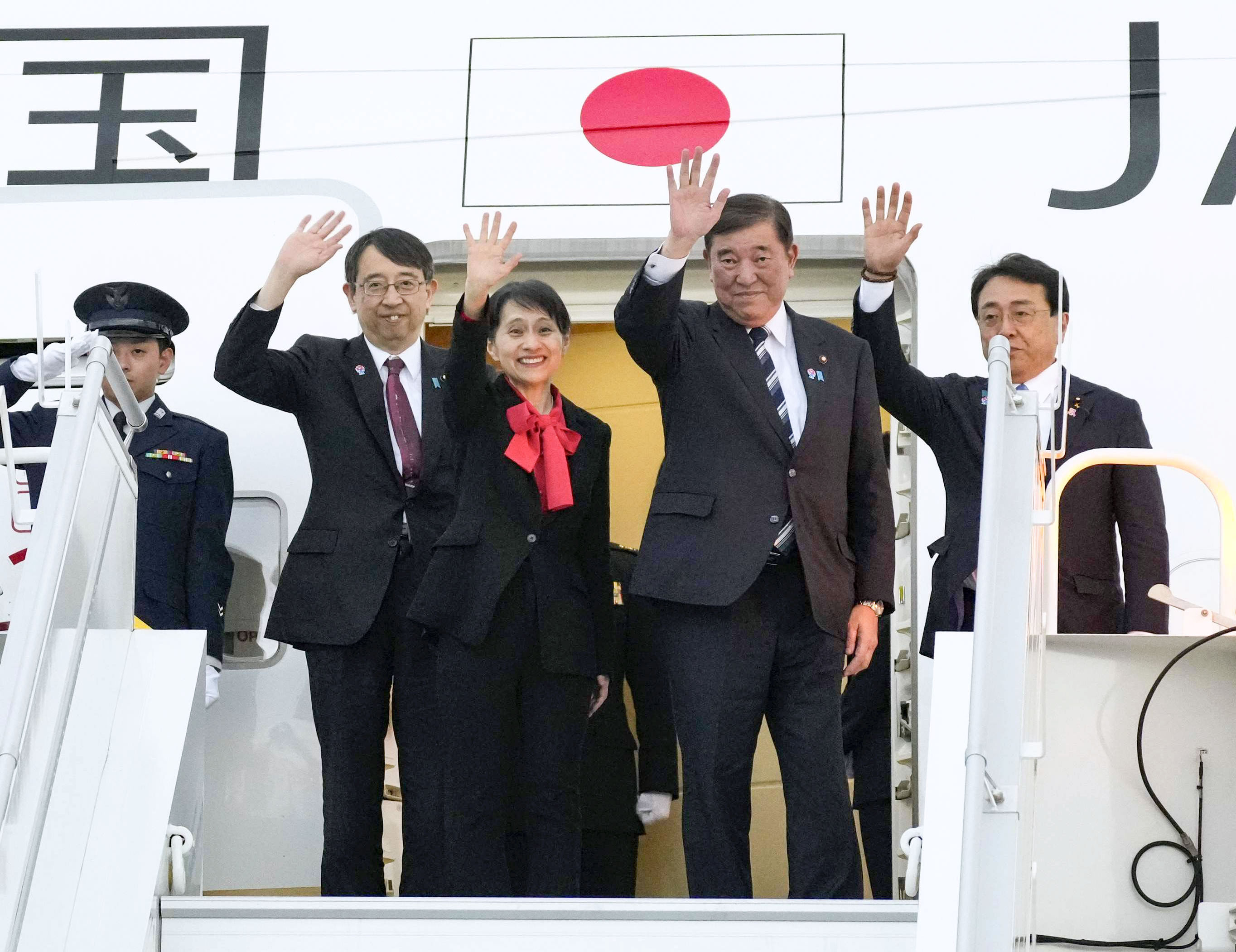 石破首相のG7サミットからの帰国便、予備機に変更 政府専用機に機材 