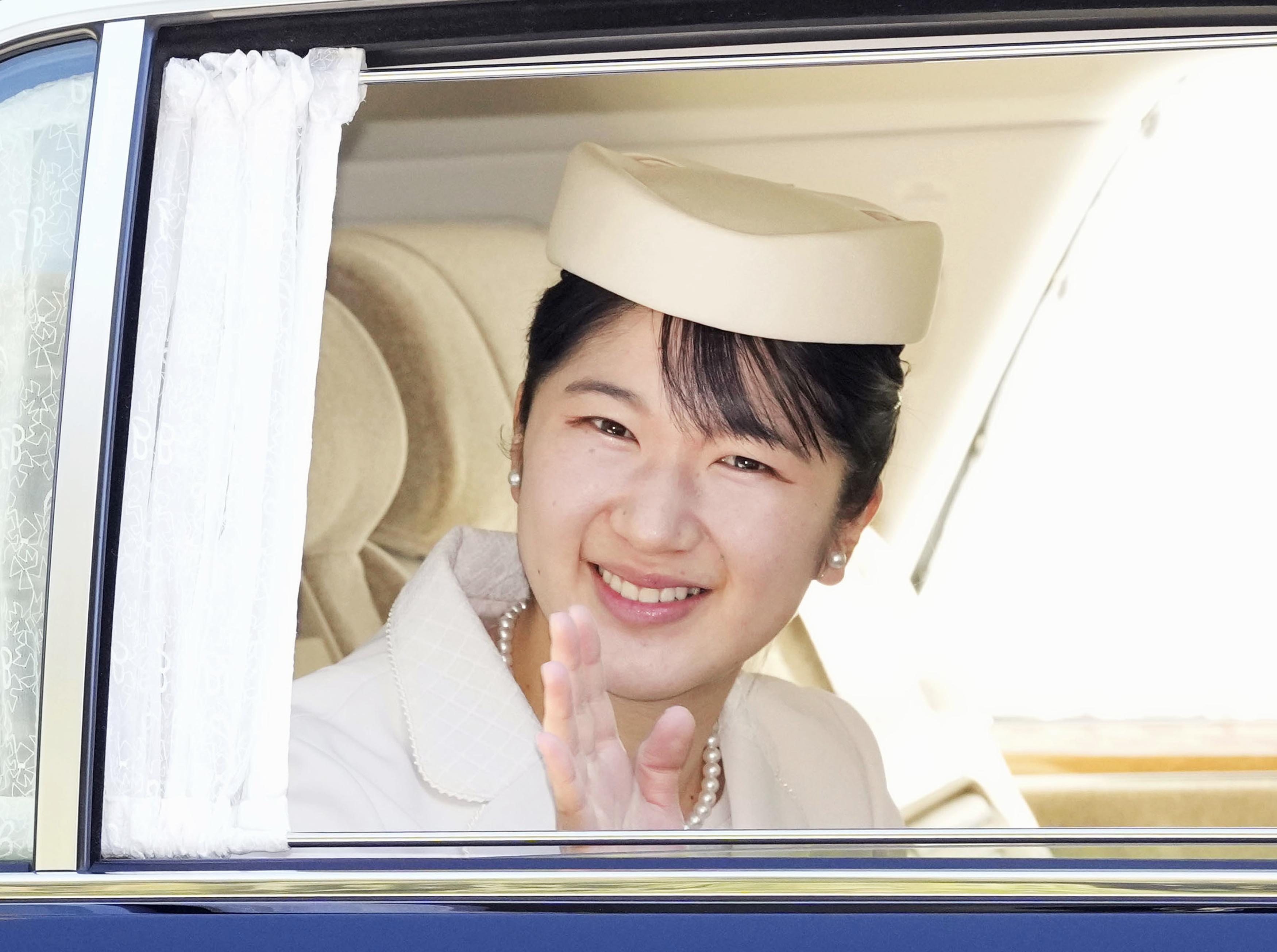 愛子さま、お誕生日のあいさつで上皇ご夫妻のお住まいご訪問（写真