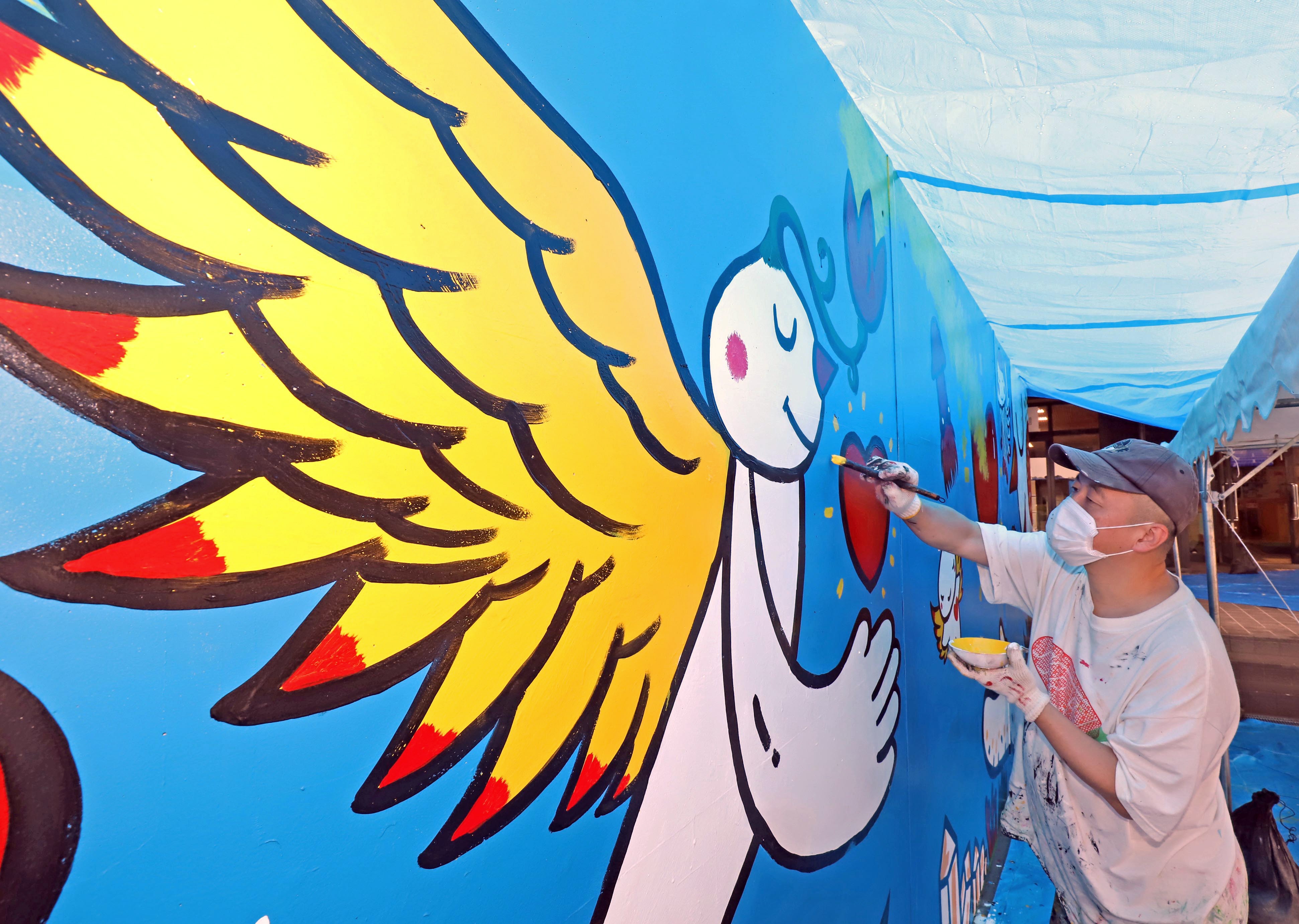 被災中学校に天使の壁画 画家が生徒と 福島・相馬 - 産経ニュース