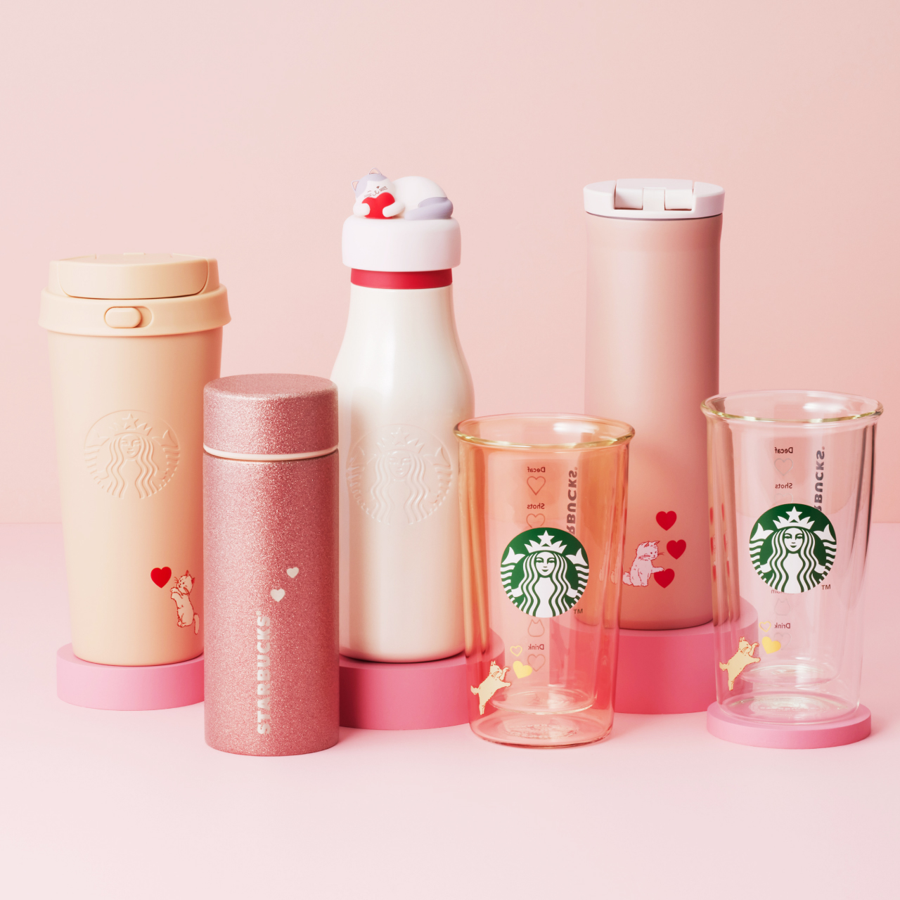 スタバ、バレンタインらしいチョコスイーツが登場 ハート×猫の